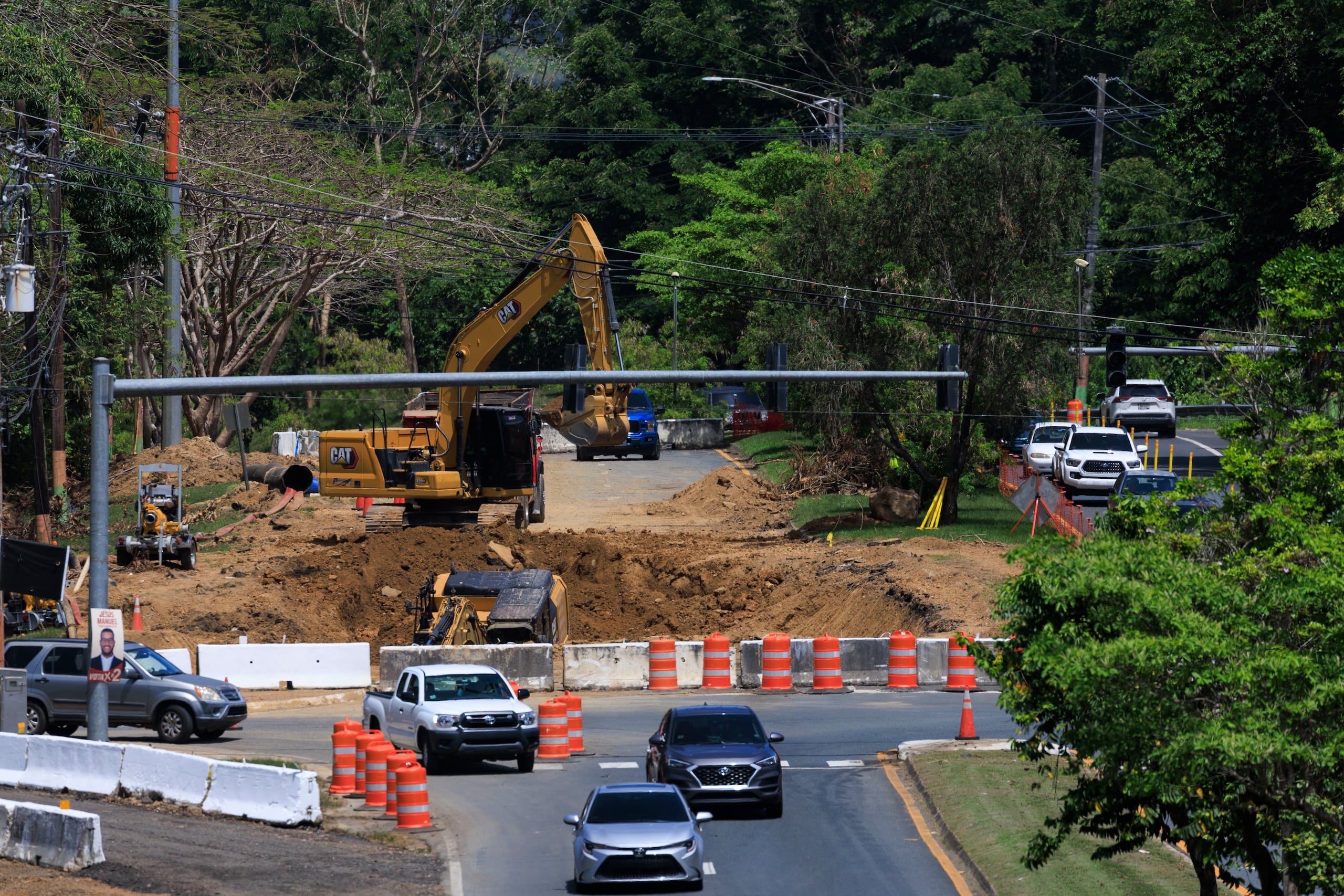 El socavón en la PR-5 ha provocado un nuevo escollo para los residentes de Naranjito, que también lidian con el cierre del puente atirantado.