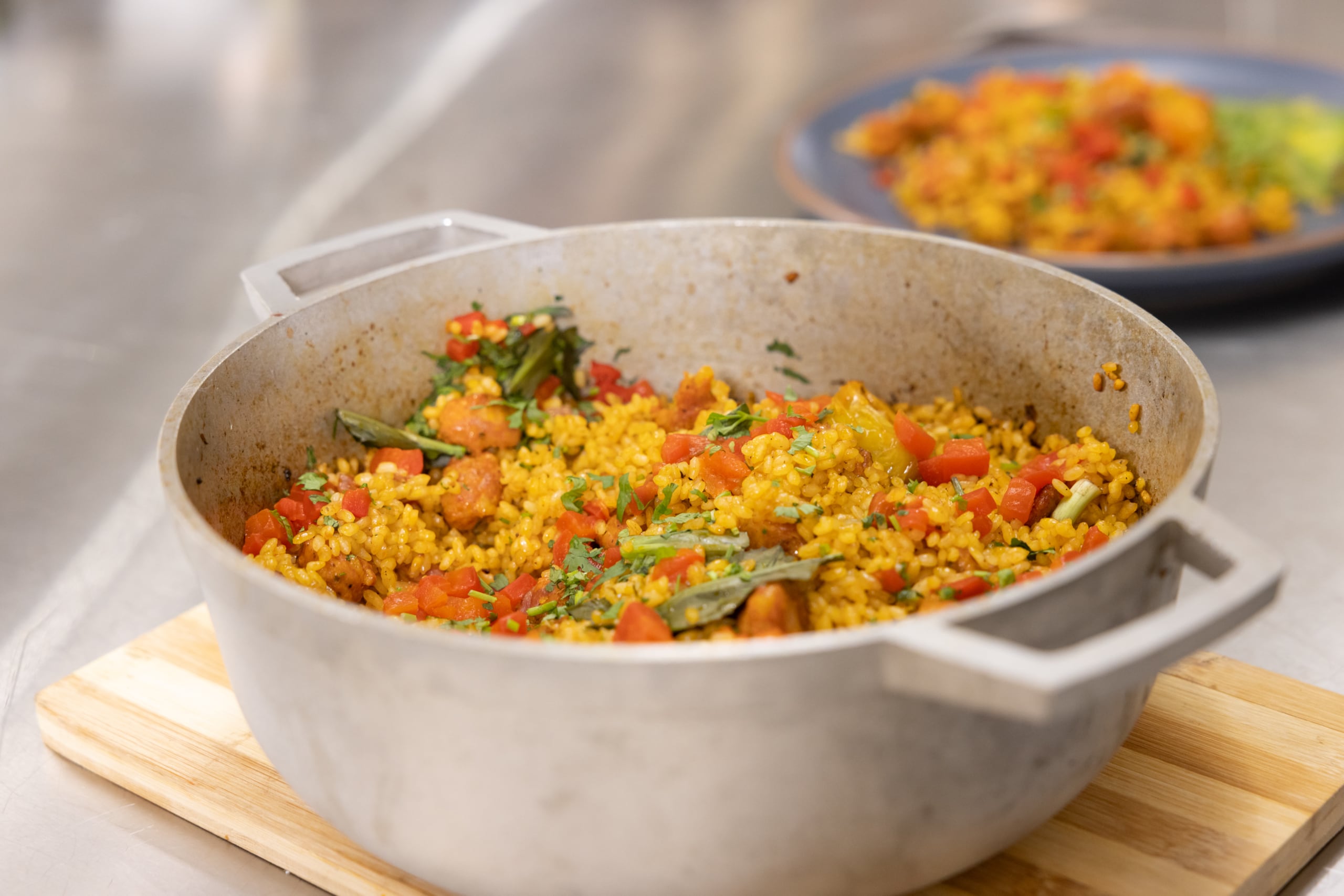 Arroz con salchichas y longaniza de cerdo del chef Raúl Correa. (Marcos Caballero/Especial para GFR Media)