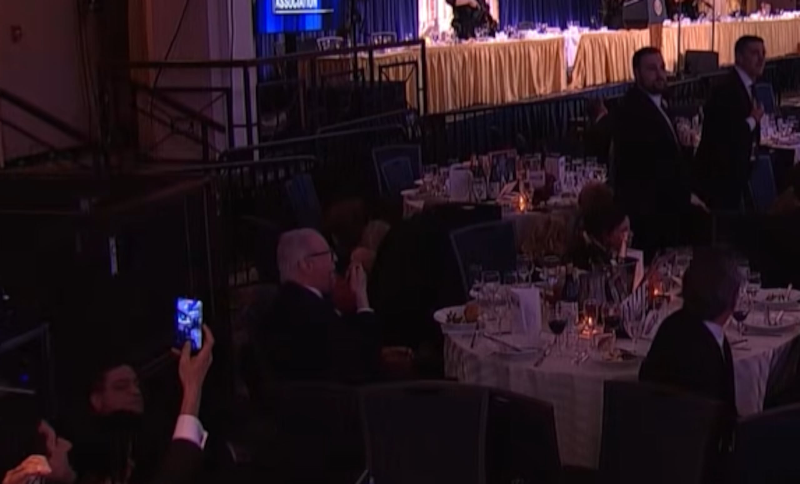 Comiendo en medio de incidente.