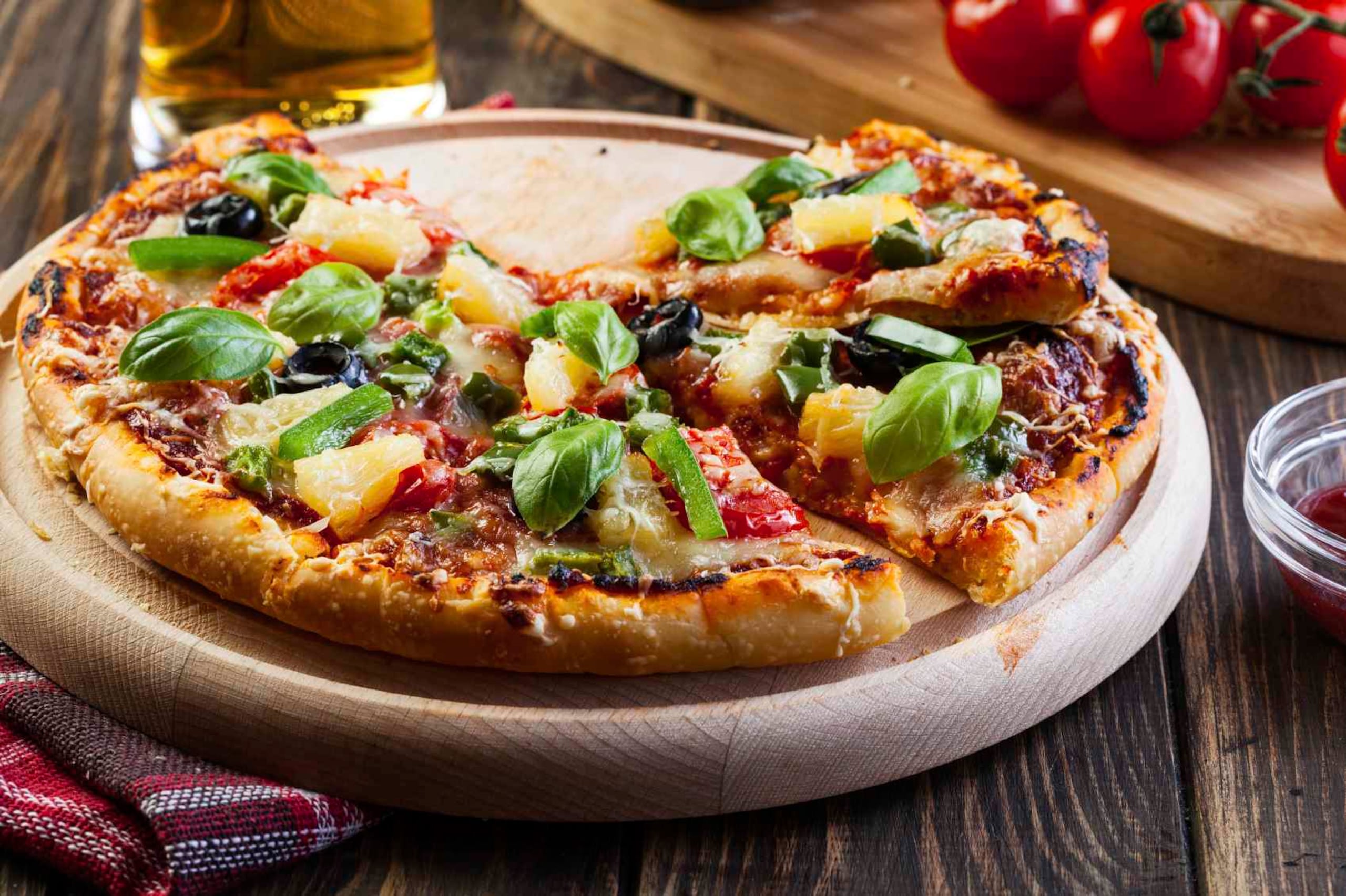 La piña es el ingrediente principal de la pizza hawaiana. (Shutterstock)