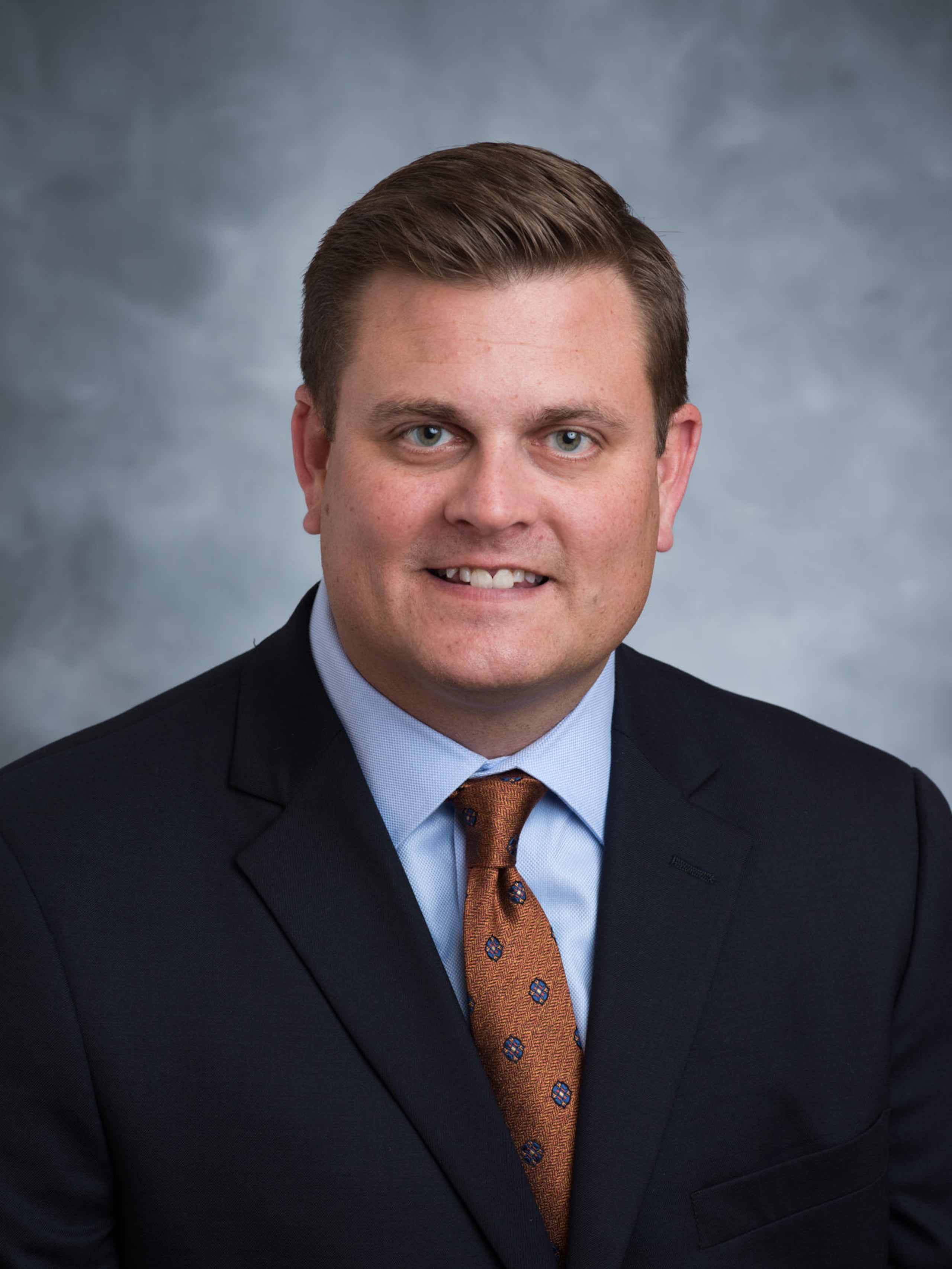 USA9596. NUEVA YORK (ESTADOS UNIDOS), 04/12/2024.- Fotografía cedida por la aseguradora de UnitedHealthcare de su director ejecutivo, Brian Thompson. Thompson, murió este miércoles tras ser tiroteado cerca de un hotel en el centro de Manhattan a primera hora de la mañana, según informan medios como The New York Post. EFE/ Unitedhealthcare /SOLO USO EDITORIAL/SOLO DISPONIBLE PARA ILUSTRAR LA NOTICIA QUE ACOMPAÑA (CRÉDITO OBLIGATORIO)NO VENTAS