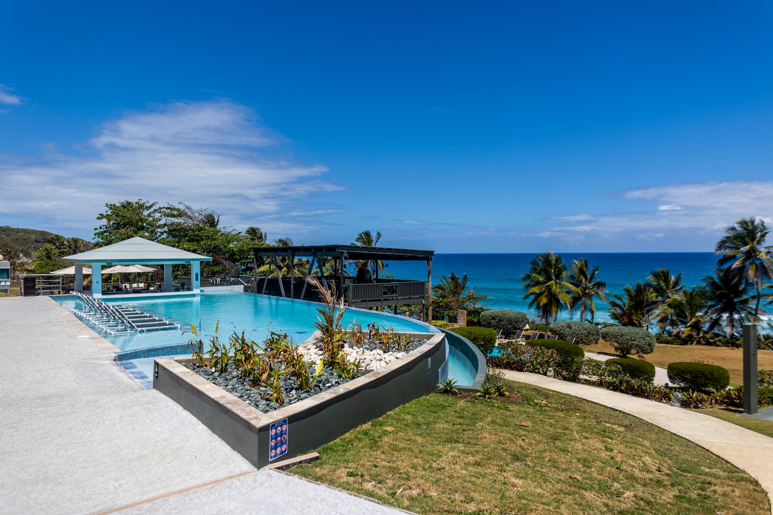 Entre sus más atractivas adiciones está la "infinity pool" que da hacia el océano Atlántico.
