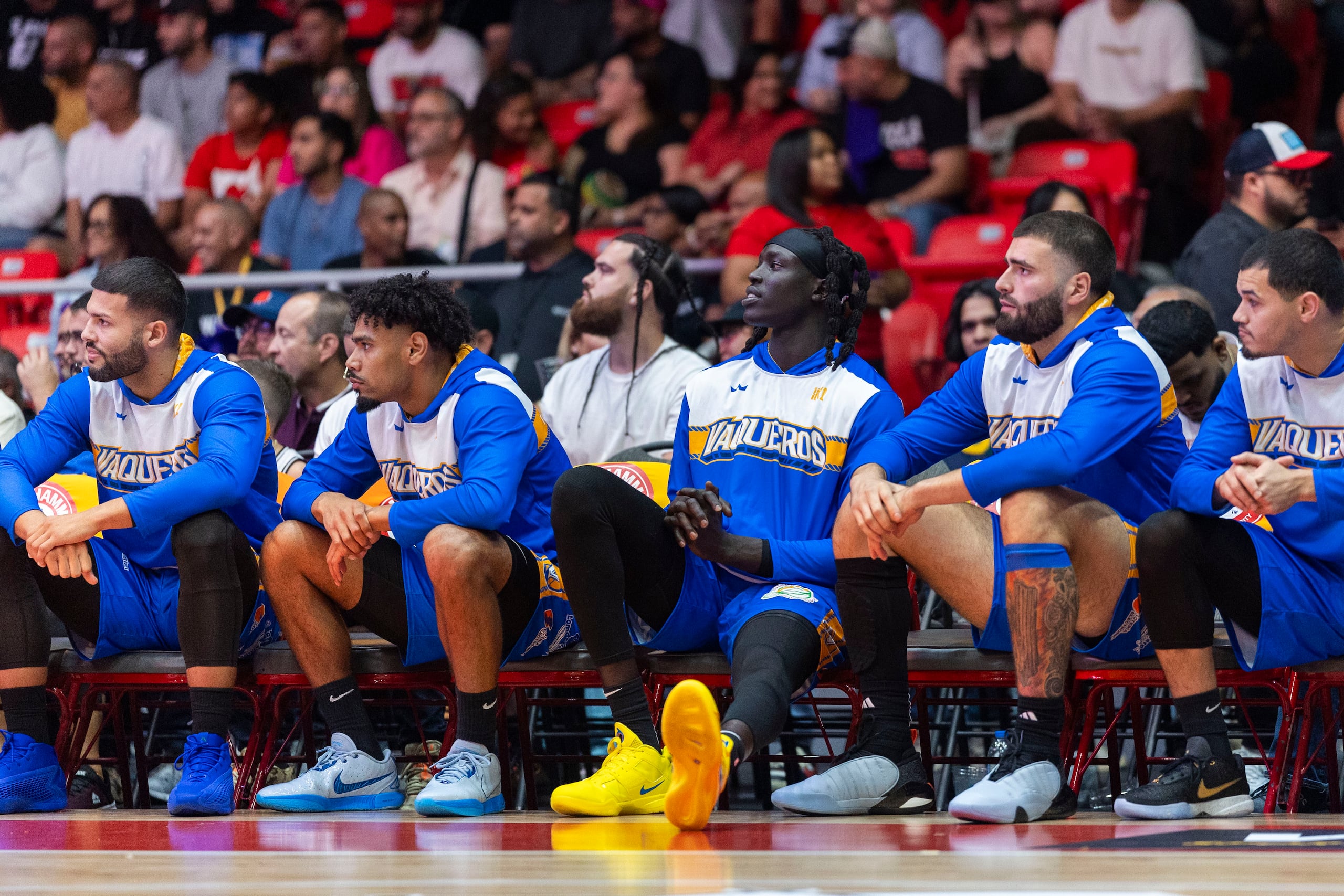 Wenyen Gabriel no formó parte del cuadro inicial de los Vaqueros de Bayamón, pero terminó con 13 puntos y 10 rebotes en 23 minutos.
