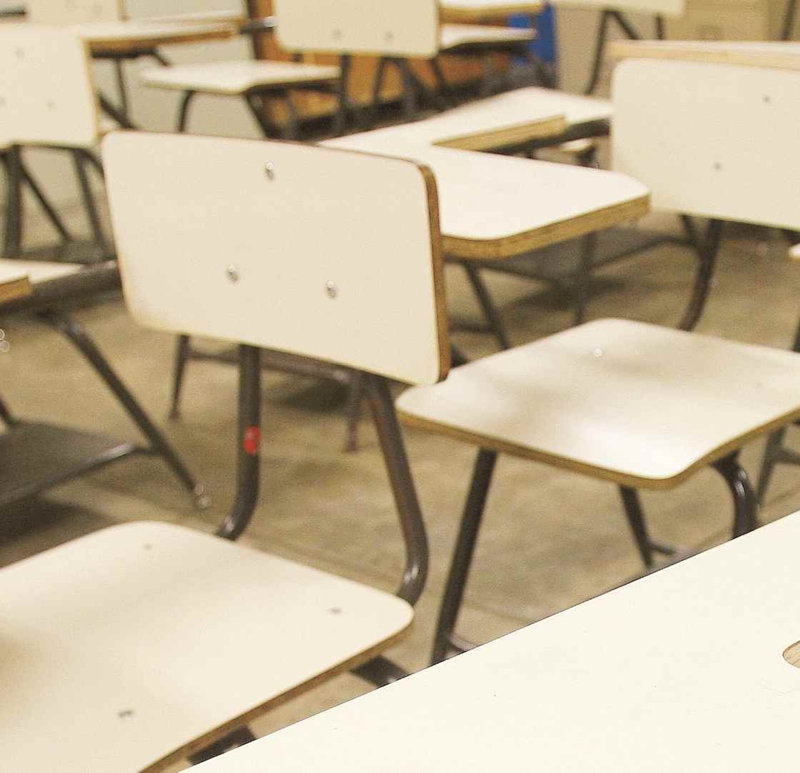 Esta mañana el maestro fue removido de la escuela por personal del Departamento de Educación y trasladado al Distrito Educativo de Bayamón. (Archivo/ GFR Media)