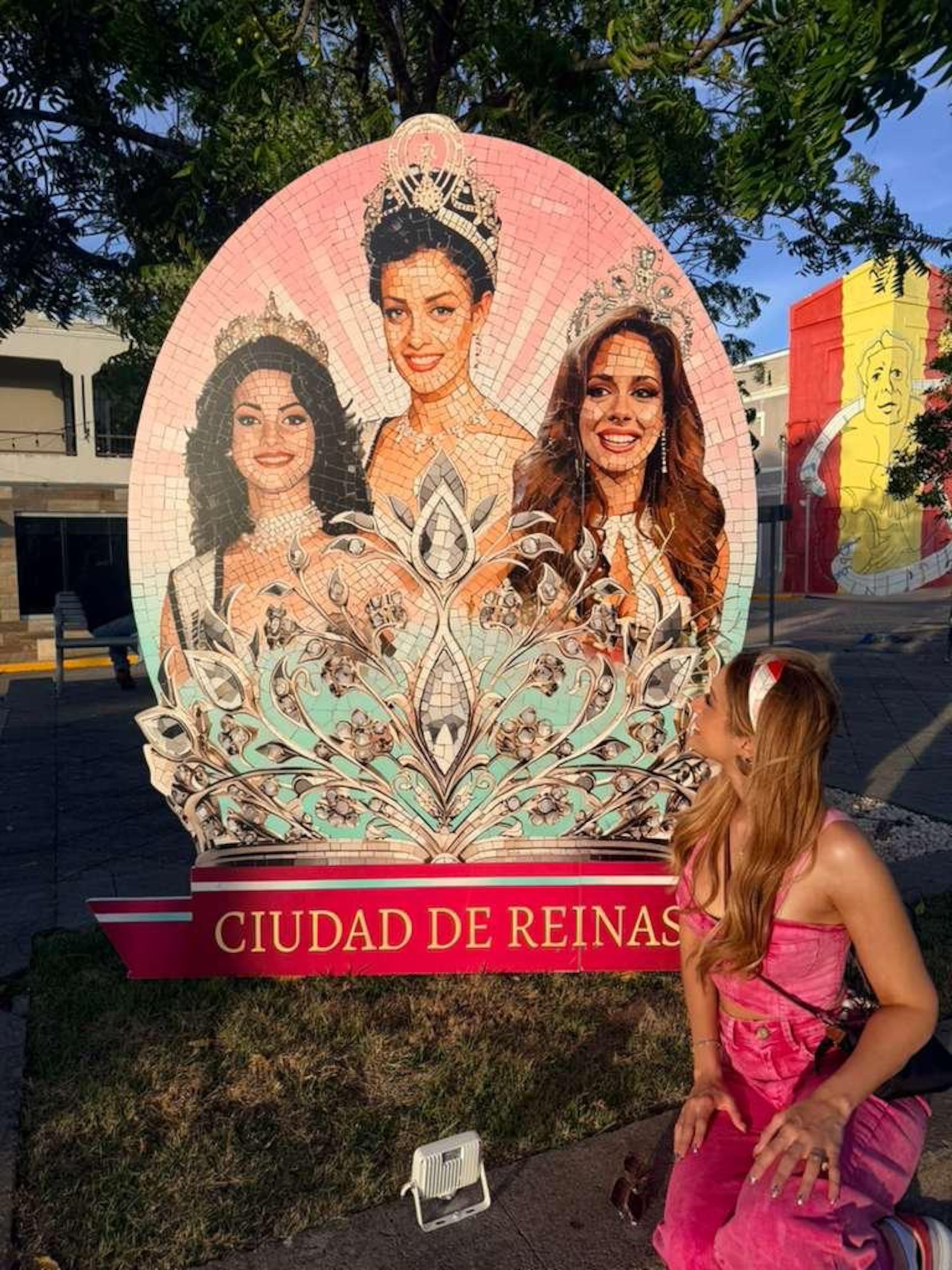 Aleyda Ortiz, Dayanara Torres y Sarybel Velilla son homenajeadas en el mosaico.