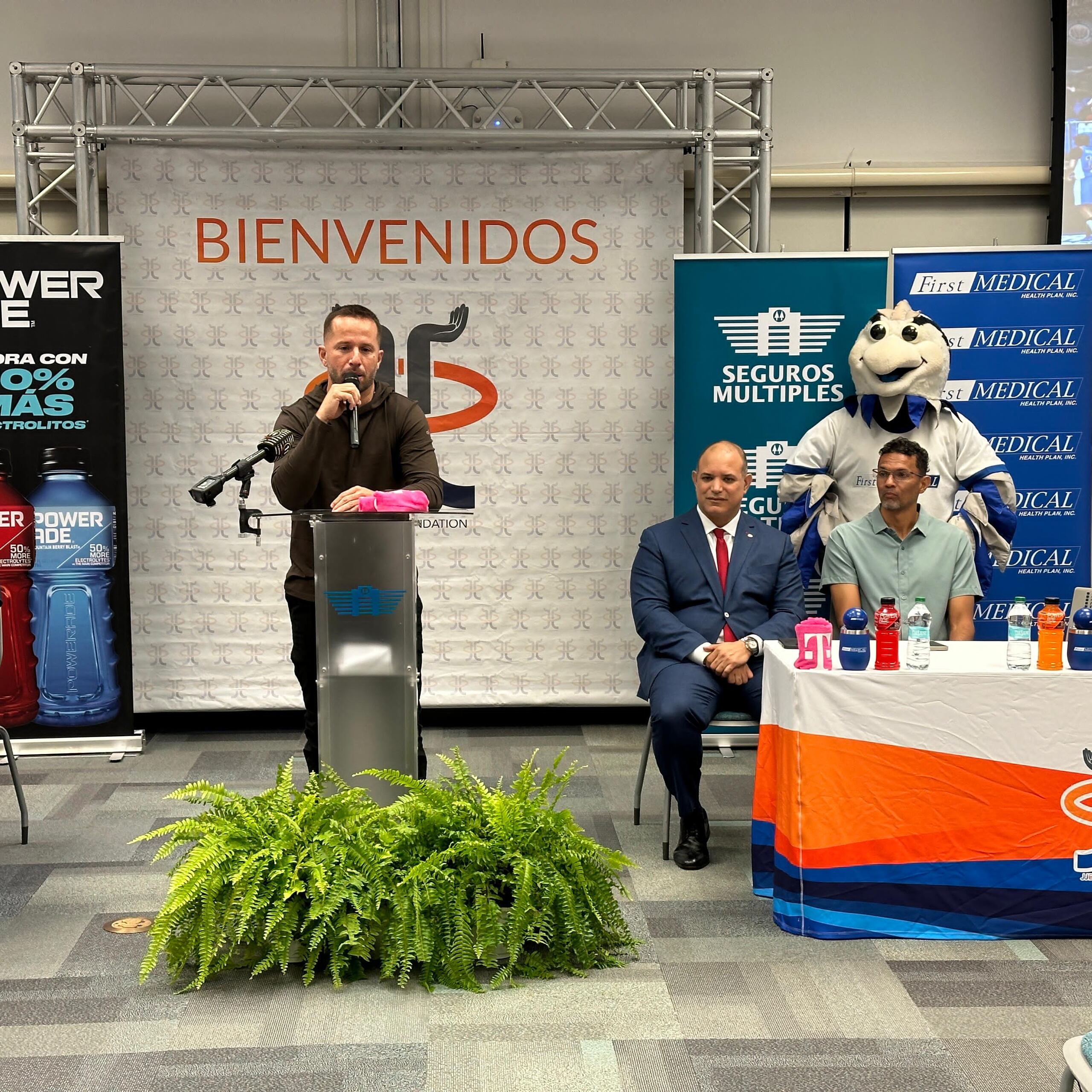 José Juan Barea habla durante la conferencia de prensa para anunciar el campamento de su fundación, que impactará a 400 niñas.