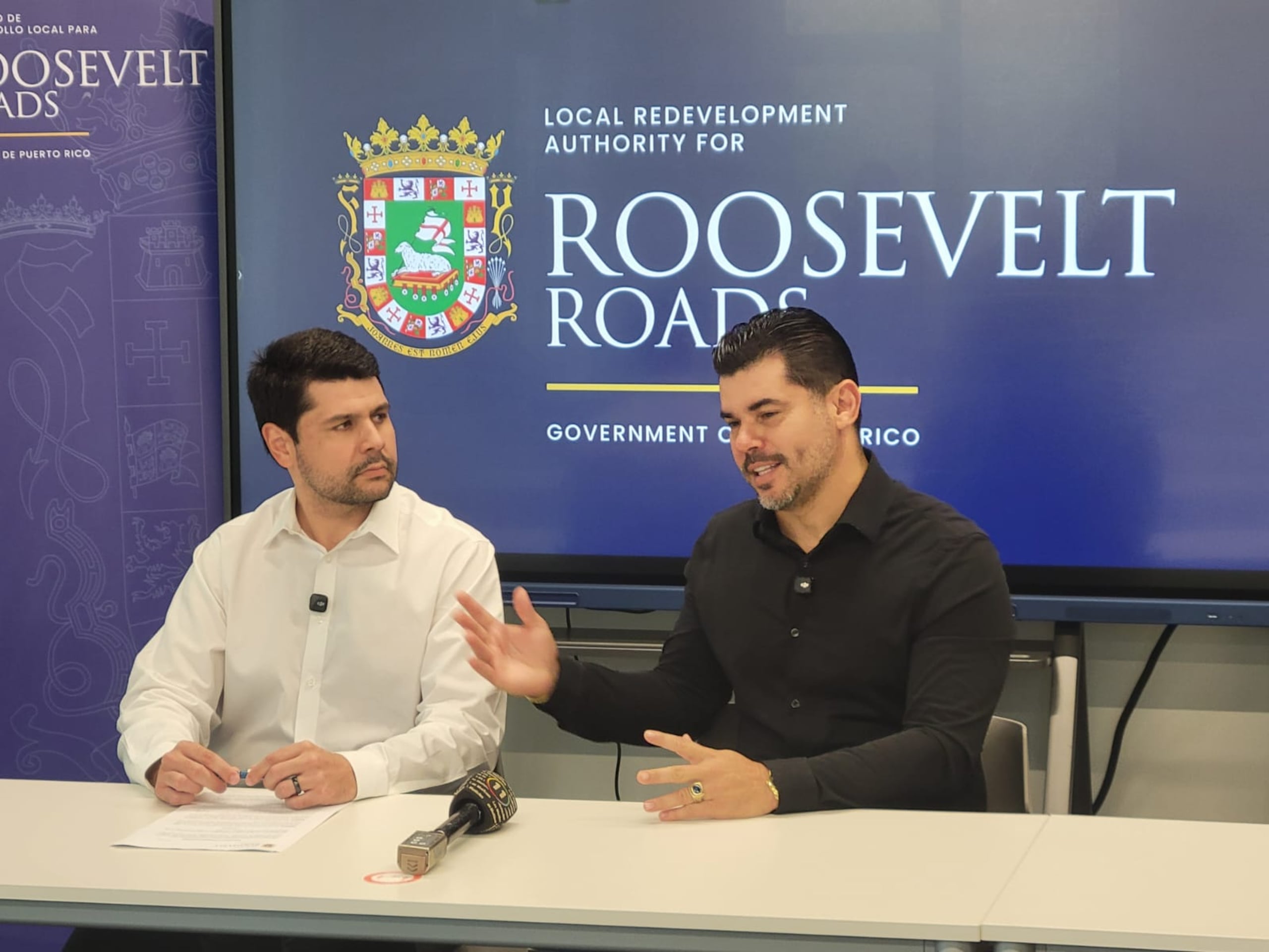 El director ejecutivo de la Autoridad de Redesarrollo Local para Roosevelt Roads (LRA) , Carlos Ríos Pierluisi, y el alcalde de Ceiba, Samuel Rivera Báez, estuvieron a cargo de la firma del acuerdo.