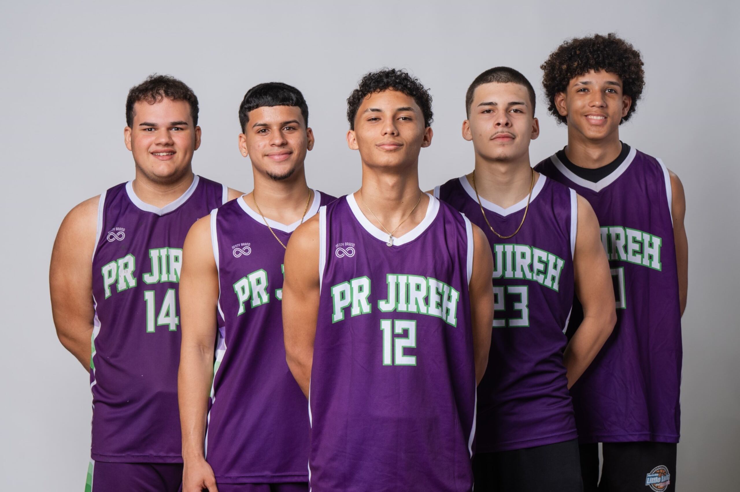 Francisco Acevedo, José Padilla, Carlos González, Diego Figueroa y Janyiel Cotto son parte del club Puerto Rico Jireh. (Alexa Alejandro)