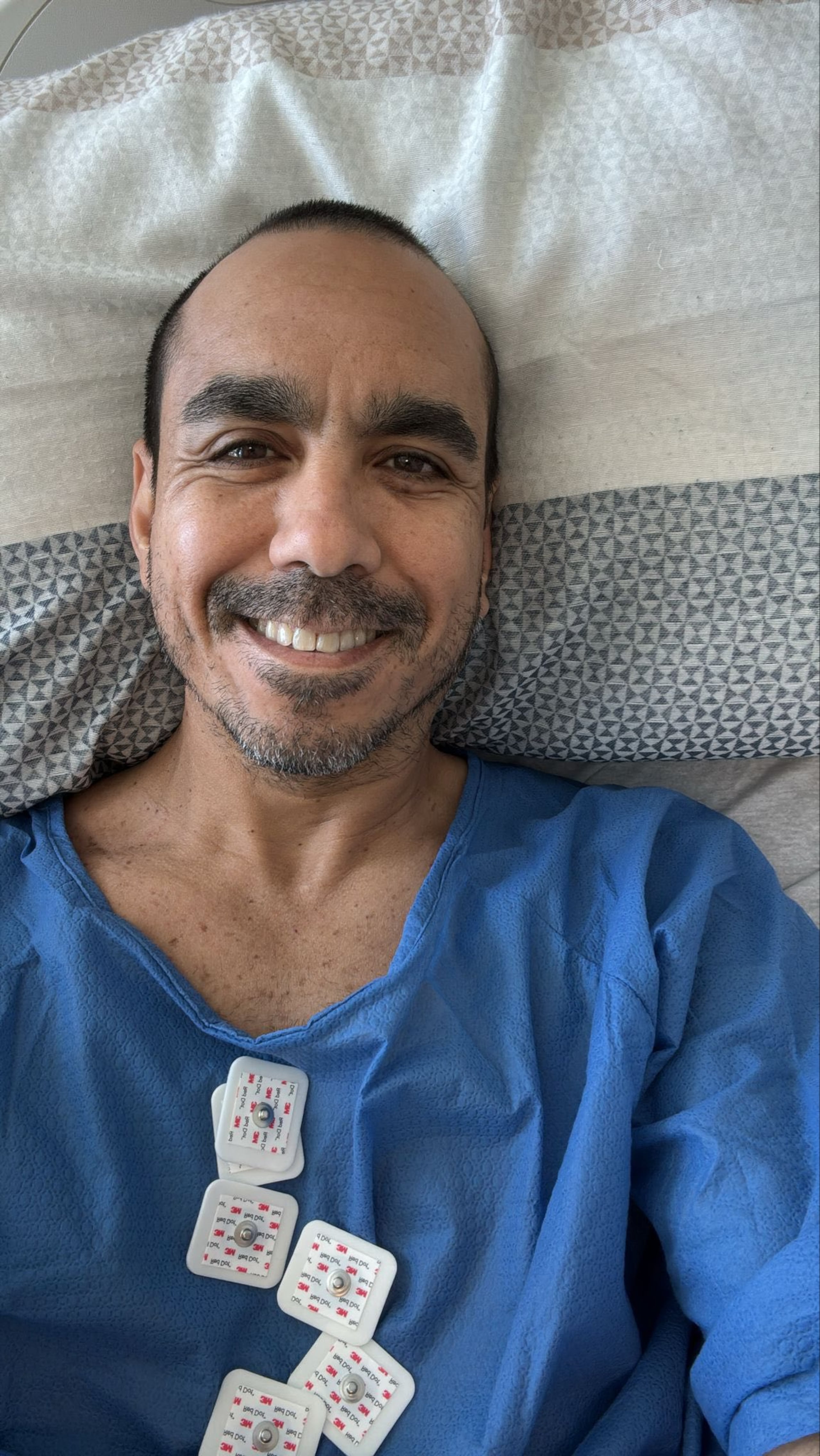 El periodista Álex Delgado fue diagnosticado con un sarcoma de tejidos blandos en estadio cuatro en el intestino, que se ha propagado al hígado.