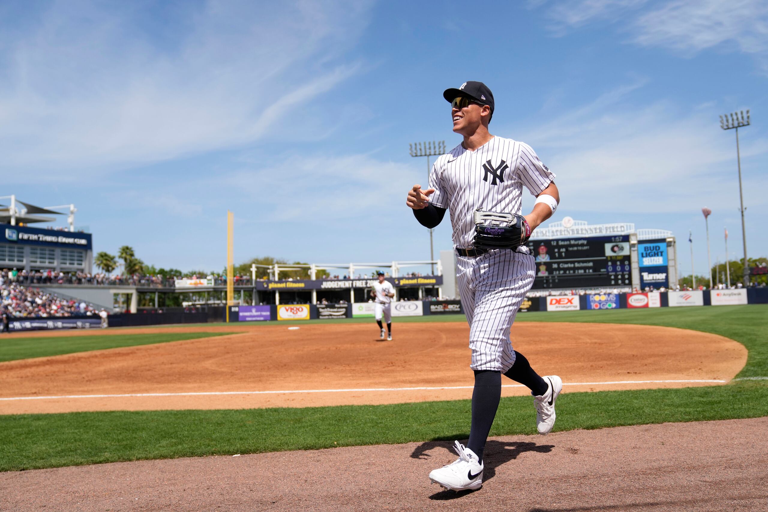 Aaron Judge de los Yankees de Nueva York durante un juego de pretemporada contra los Bravos de Atlanta, el domingo 10 de marzo de 2024, en Tampa, Florida.