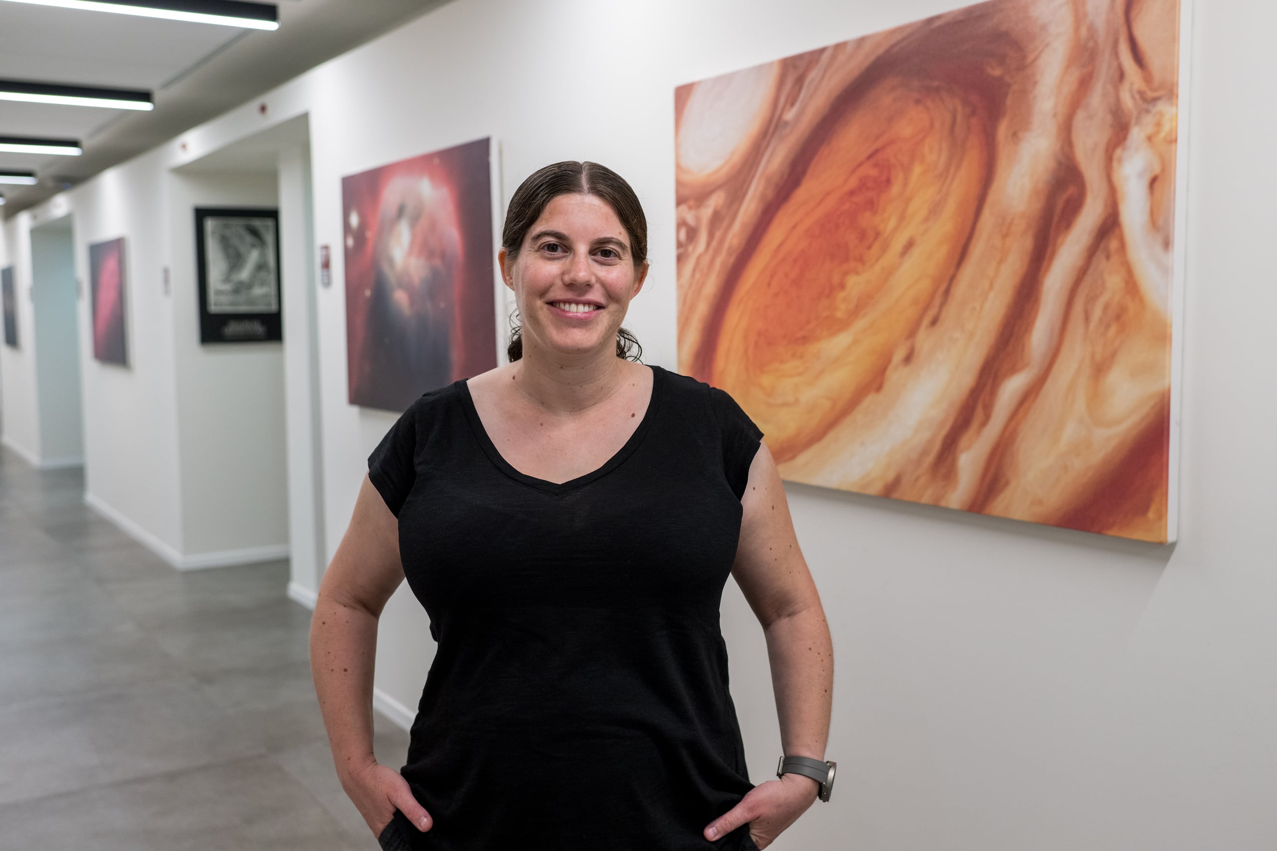 En la imagen, la científica Naama Hallakoun, investigadora principal del estudio. Imagen cedida por el Instituto Weizmann de Ciencias (Israel). EFE