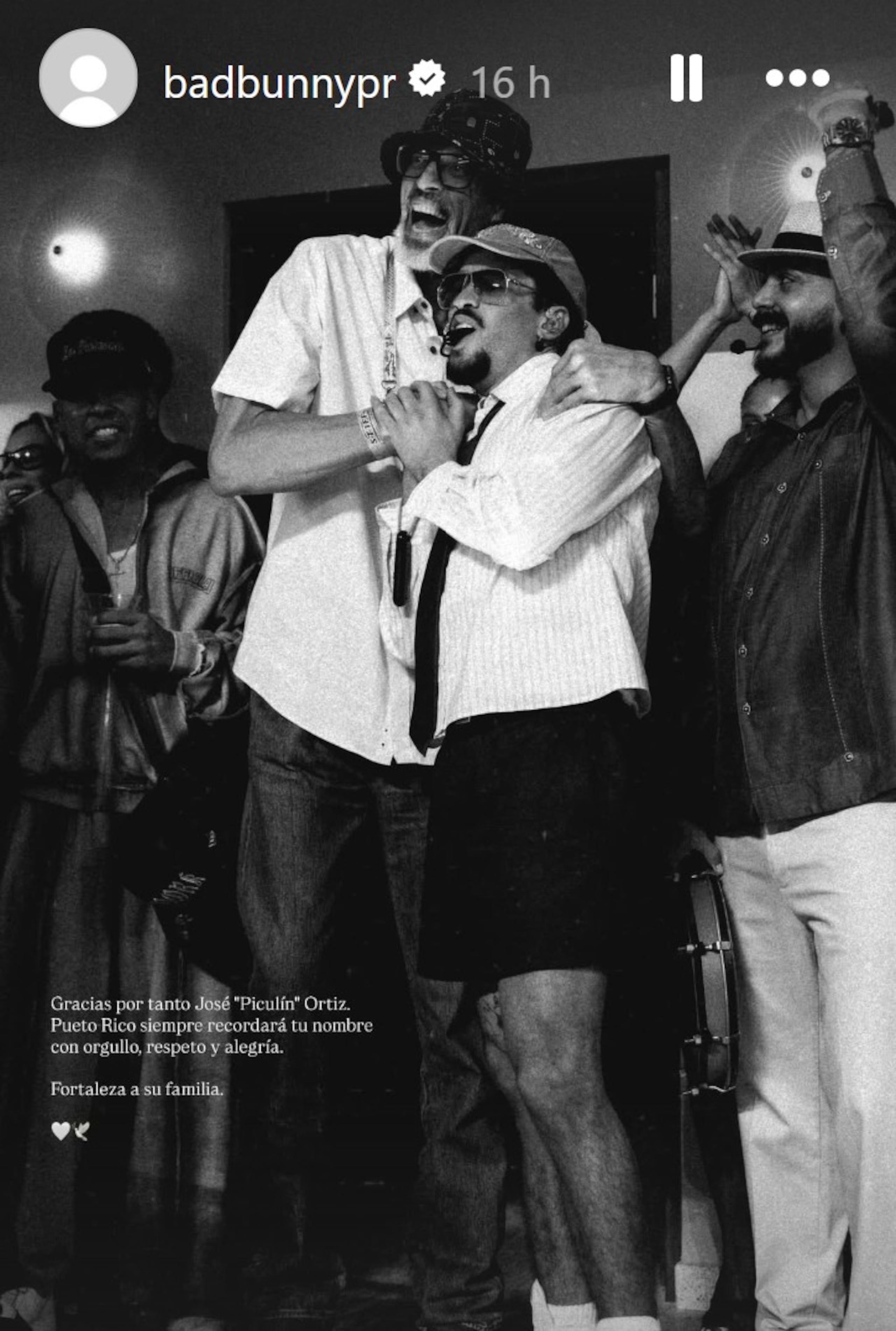 Bad Bunny publicó en sus historias una foto de cuando Piculín Ortiz lo visitó en uno de sus conciertos el año pasado.