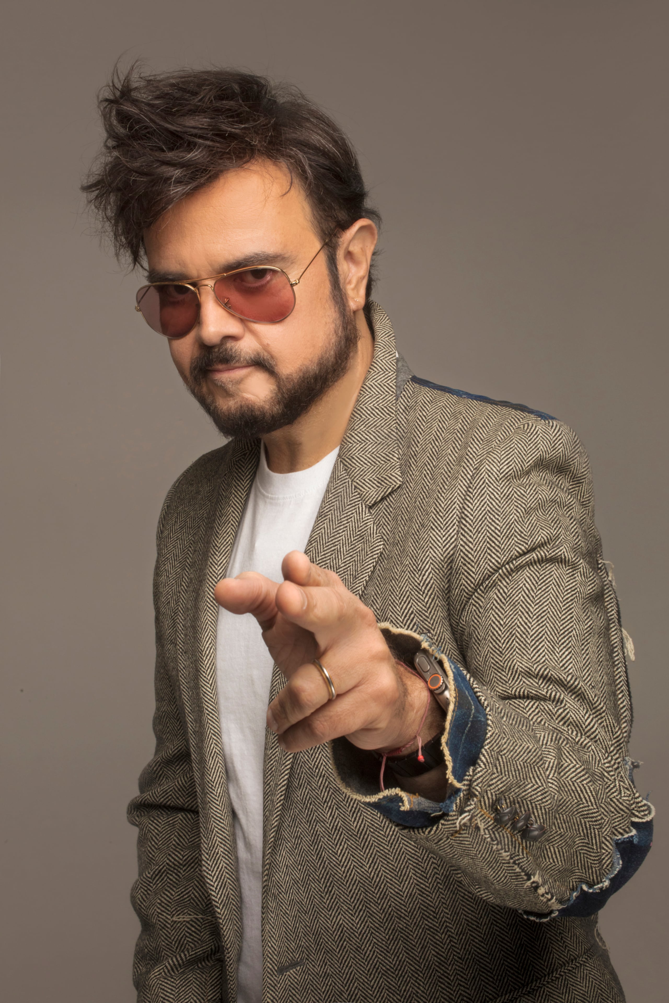 El cantante aprovechó su reciente polémica para lanzar nueva música.