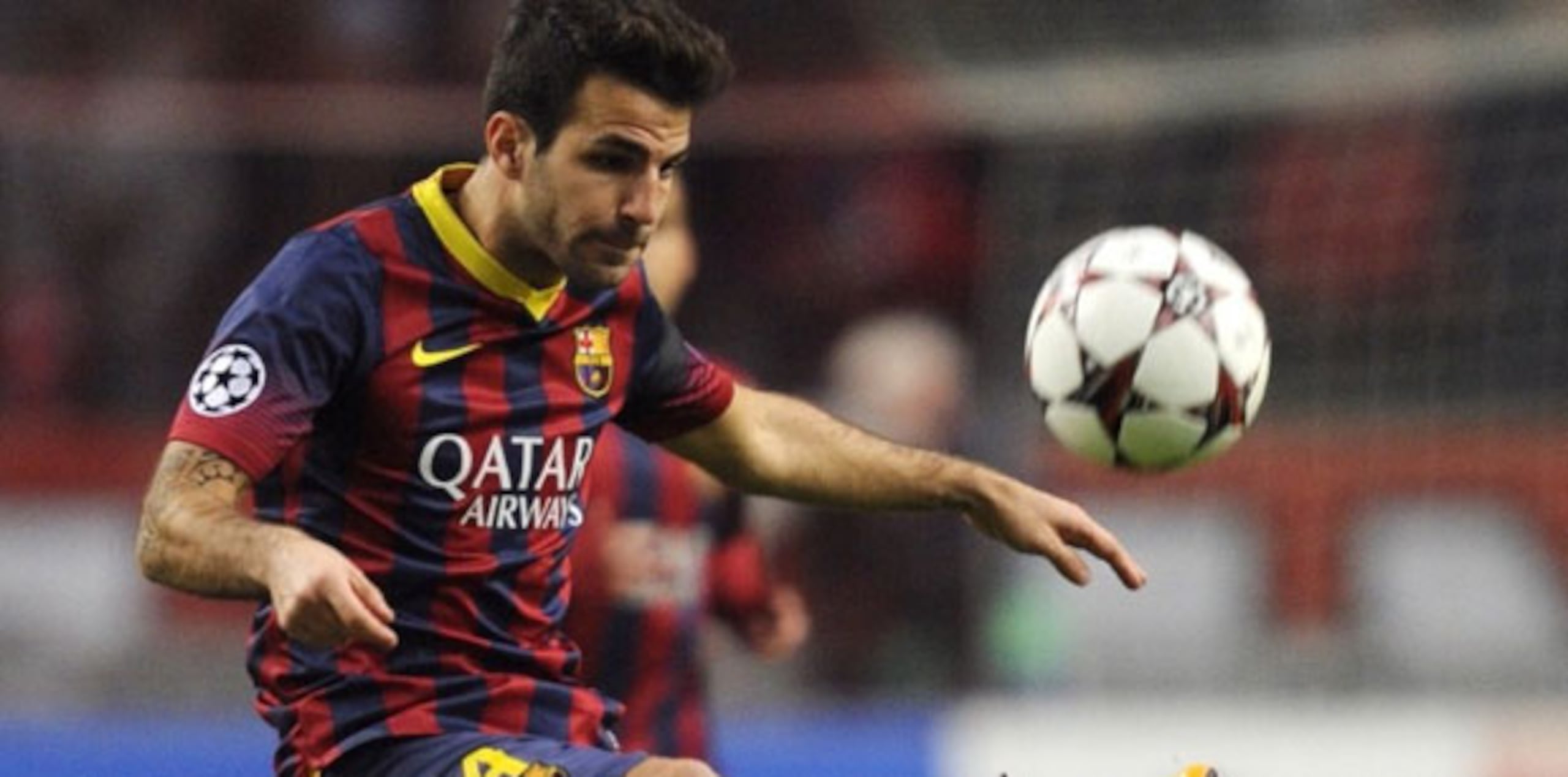 Con Barcelona, Cesc Fábregas, vivió la experiencia de disputar todo el tiempo por los títulos de su liga, la Copa del Rey, y la Champions. (Archivo)