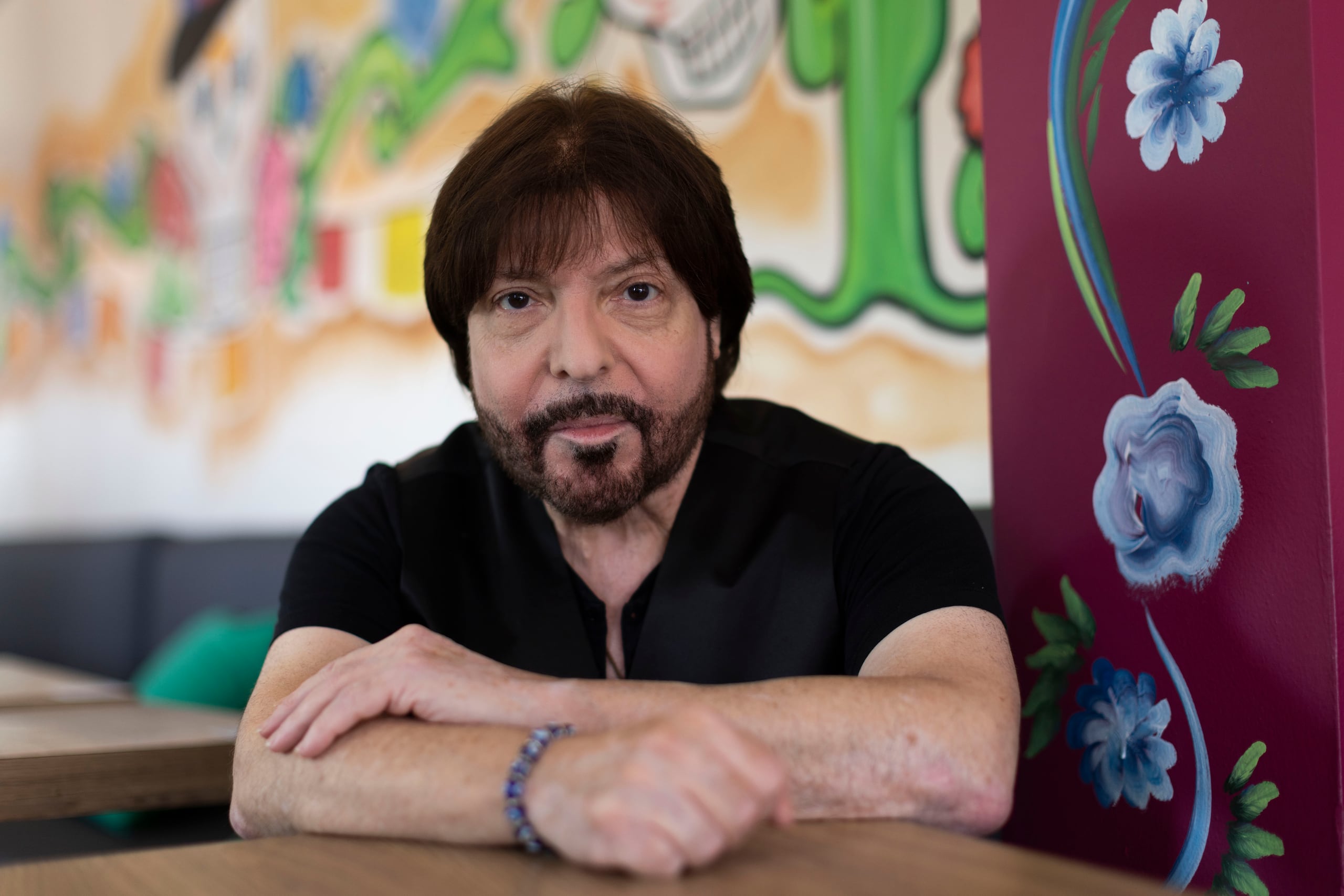 Lou Briel celebrará su trayectoria en la música con un espectáculo en el Centro de Bellas Artes de Santurce.