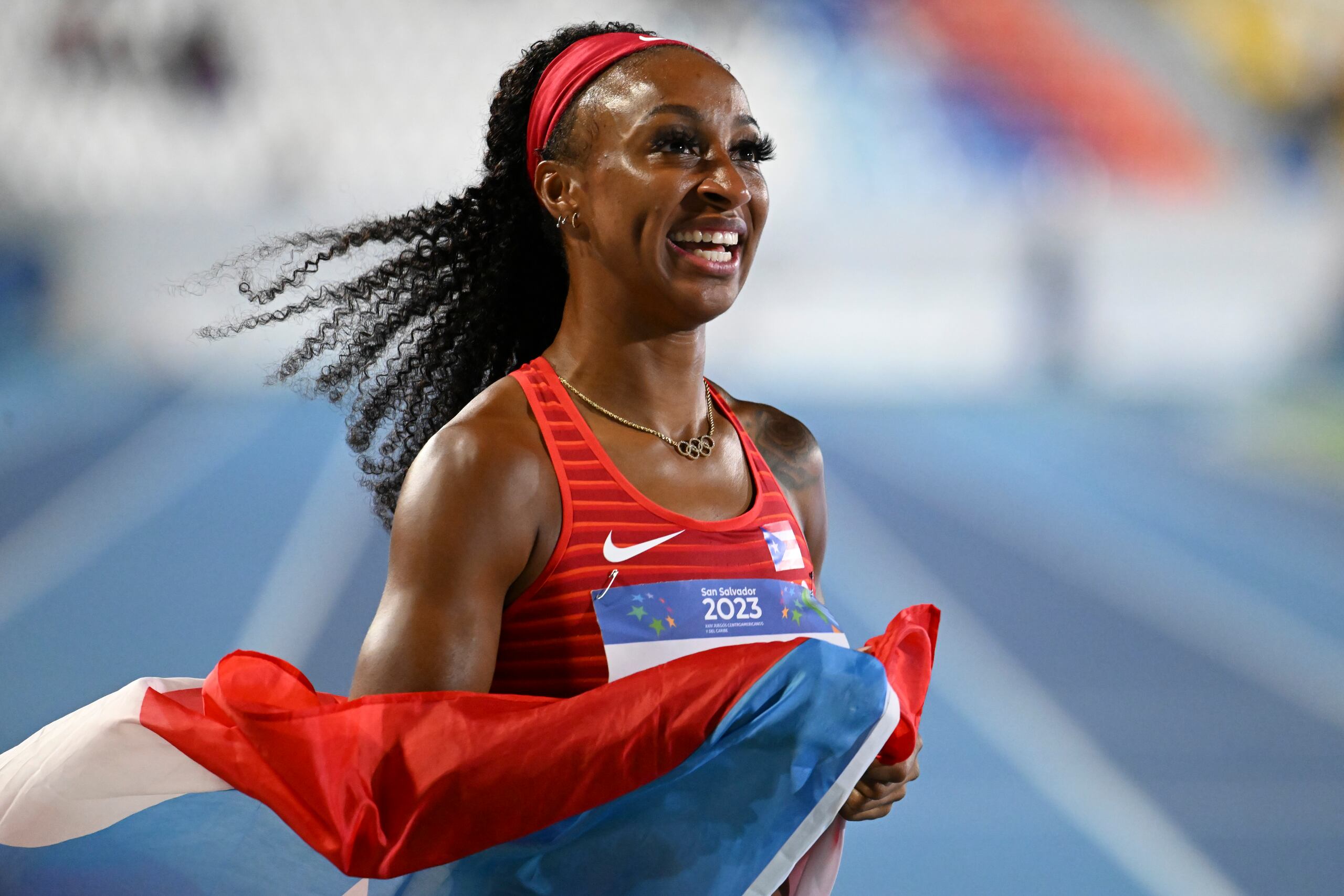 La boricua Jasmine Camacho Quinn está en China, en donde se retrató con un atleta que, alegadamente, es su pareja.