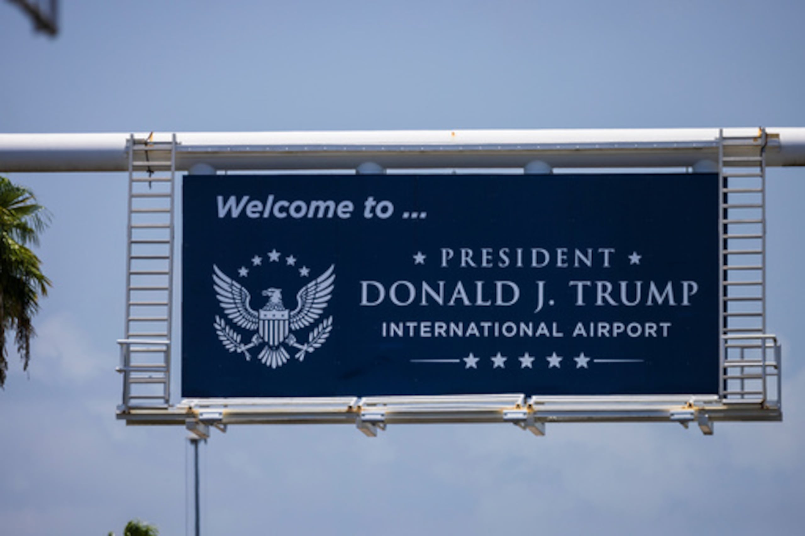 Aunque es usual que haya aeropuertos con el nombre de presidentes estadounidenses, esta es la primera vez que ocurre mientras el mandatario sigue en funciones.