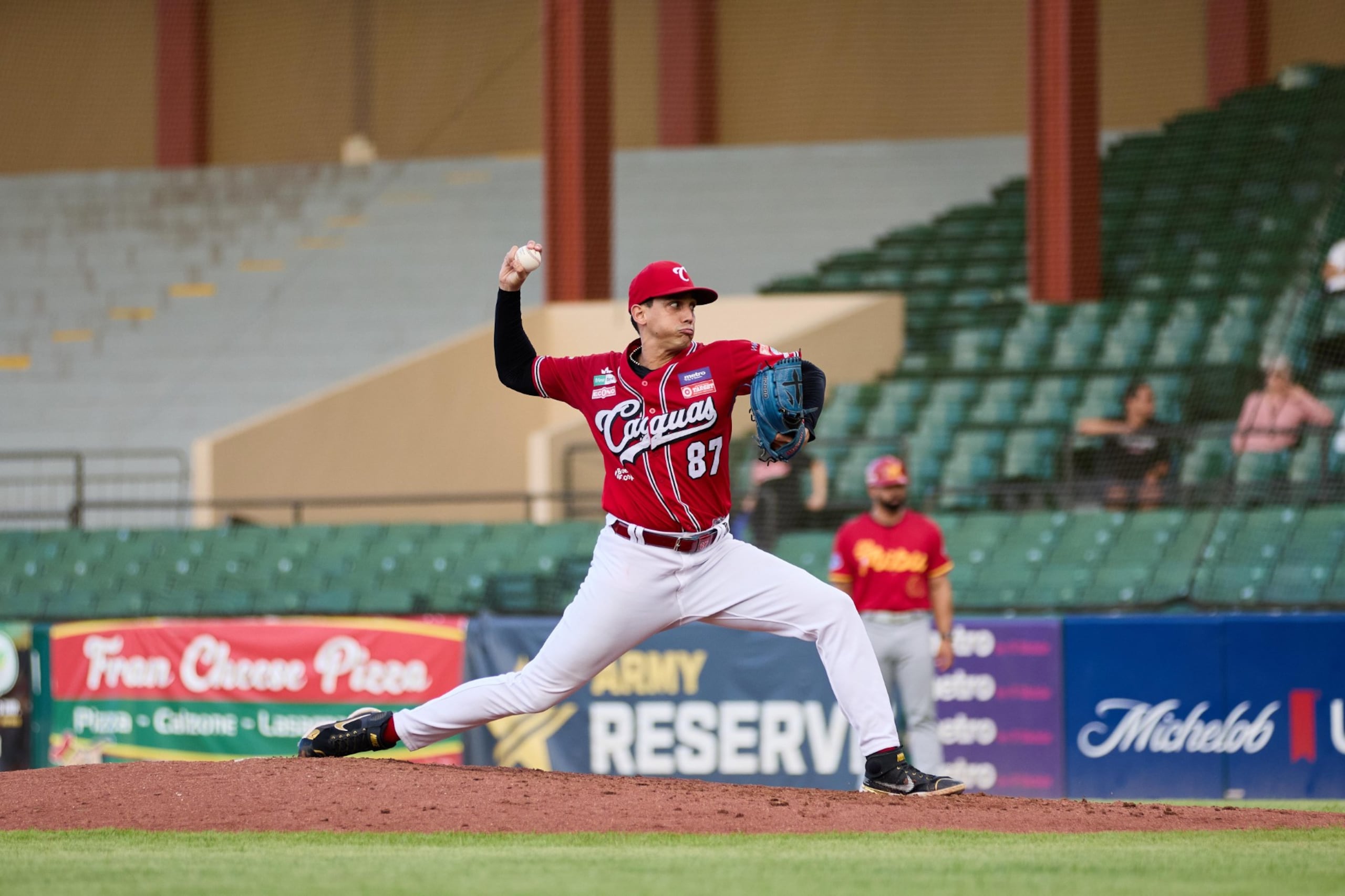 José de León silenció la ofensiva de los Indios por 6.1 entradas.