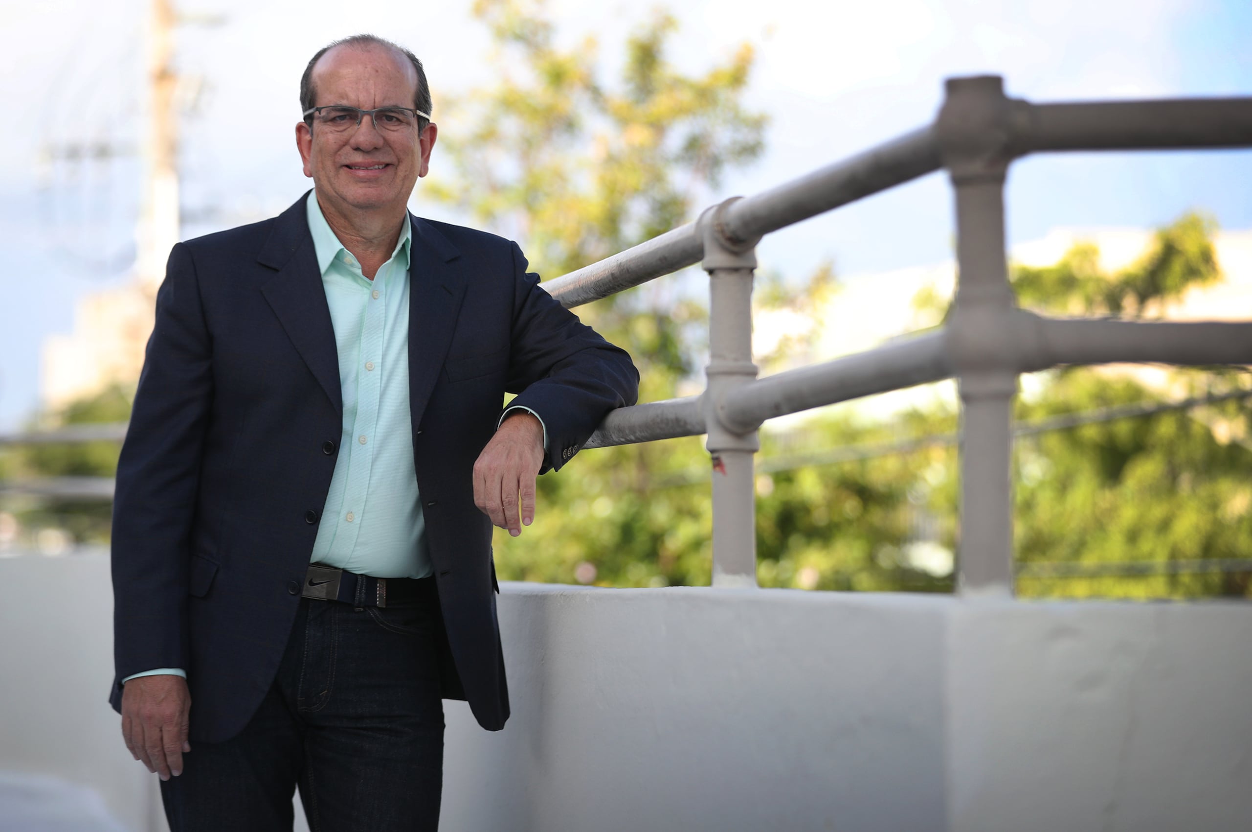 El exgobernador Aníbal Acevedo Vilá estará en las tardes por Radio Isla.