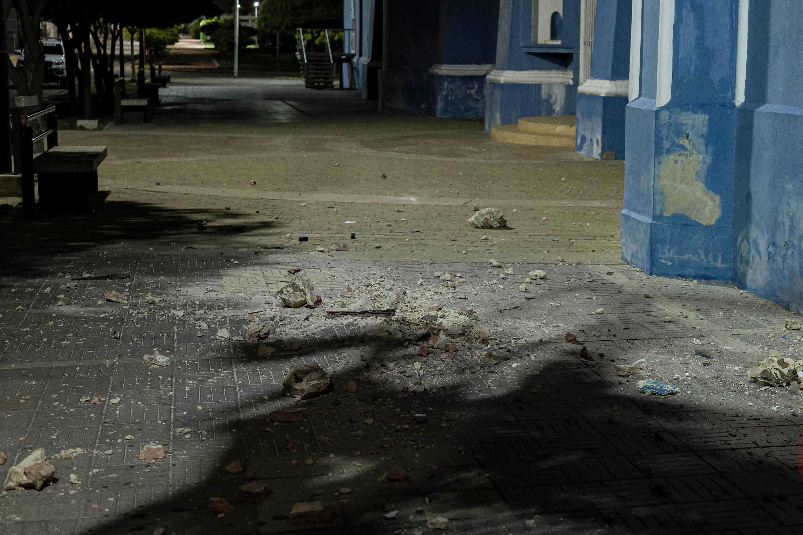 El epicentro del primer temblor se situó unas 15 millas al noreste de Mene Grande.