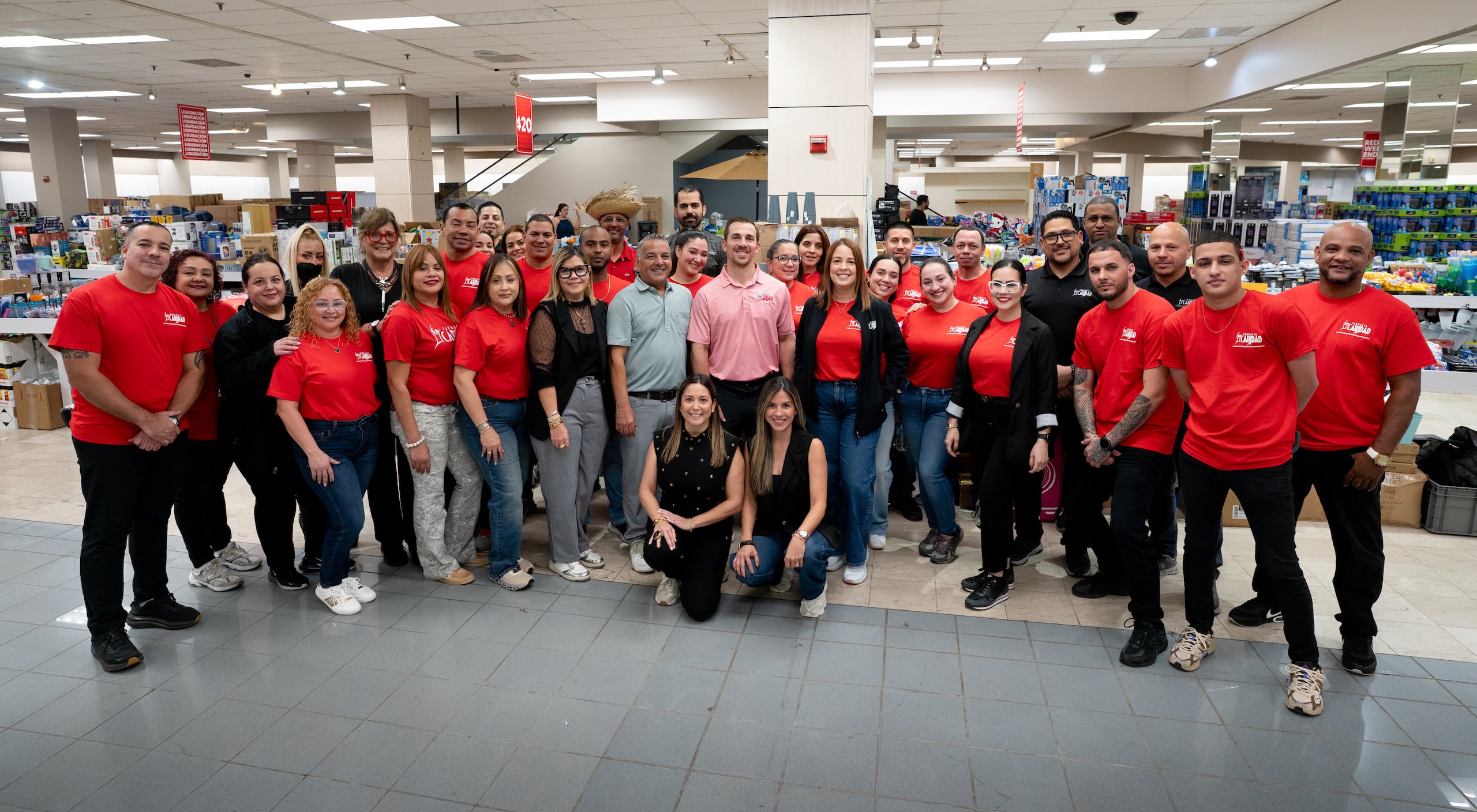 El equipo de Farmacias caridad estará presente para apoyar a los clientes.