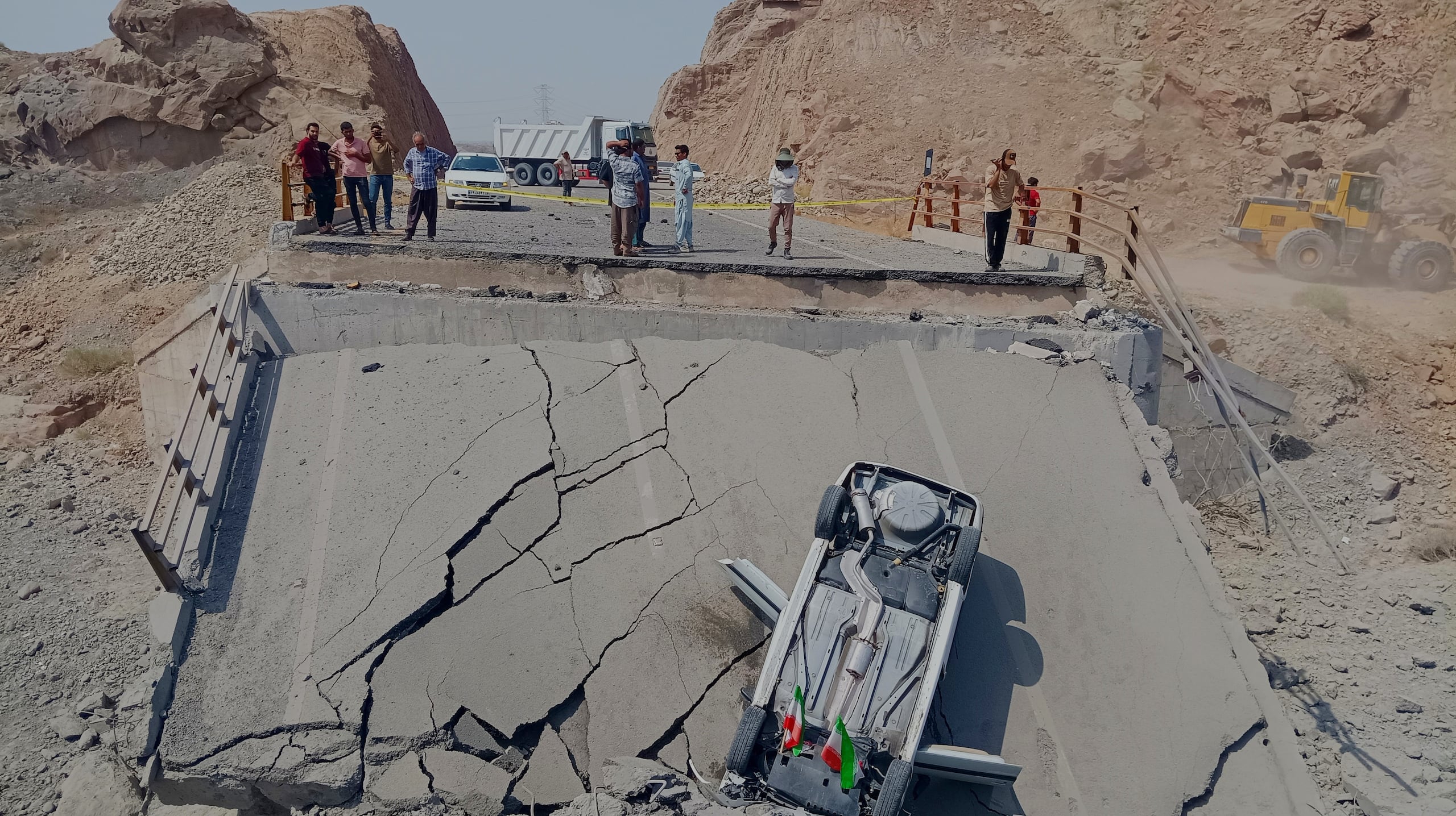 El derecho internacional generalmente prohíbe tales ataques, a menos que la infraestructura se utilice con fines militares.