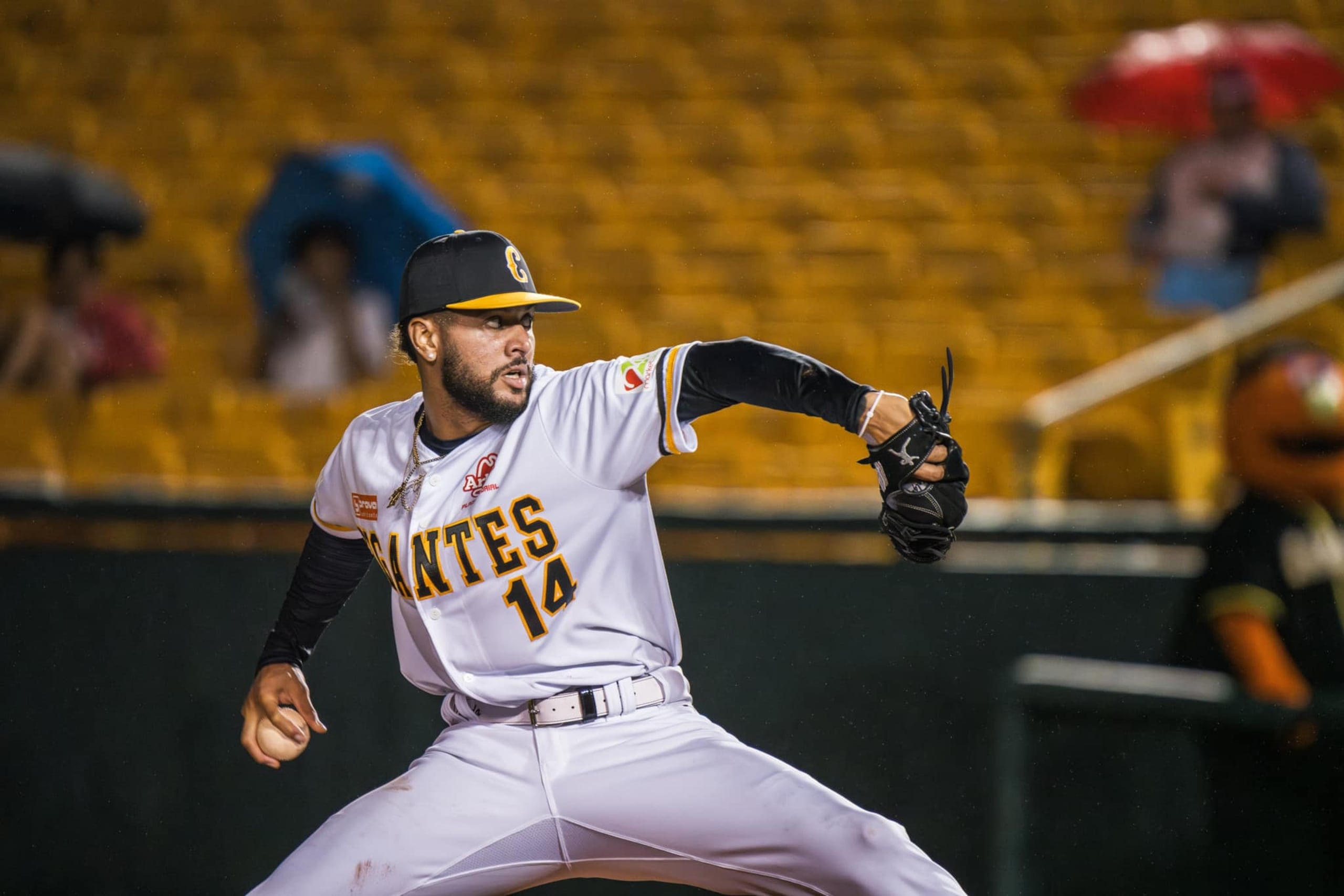 José Espada, en uniforme con los Gigantes de Carolina.