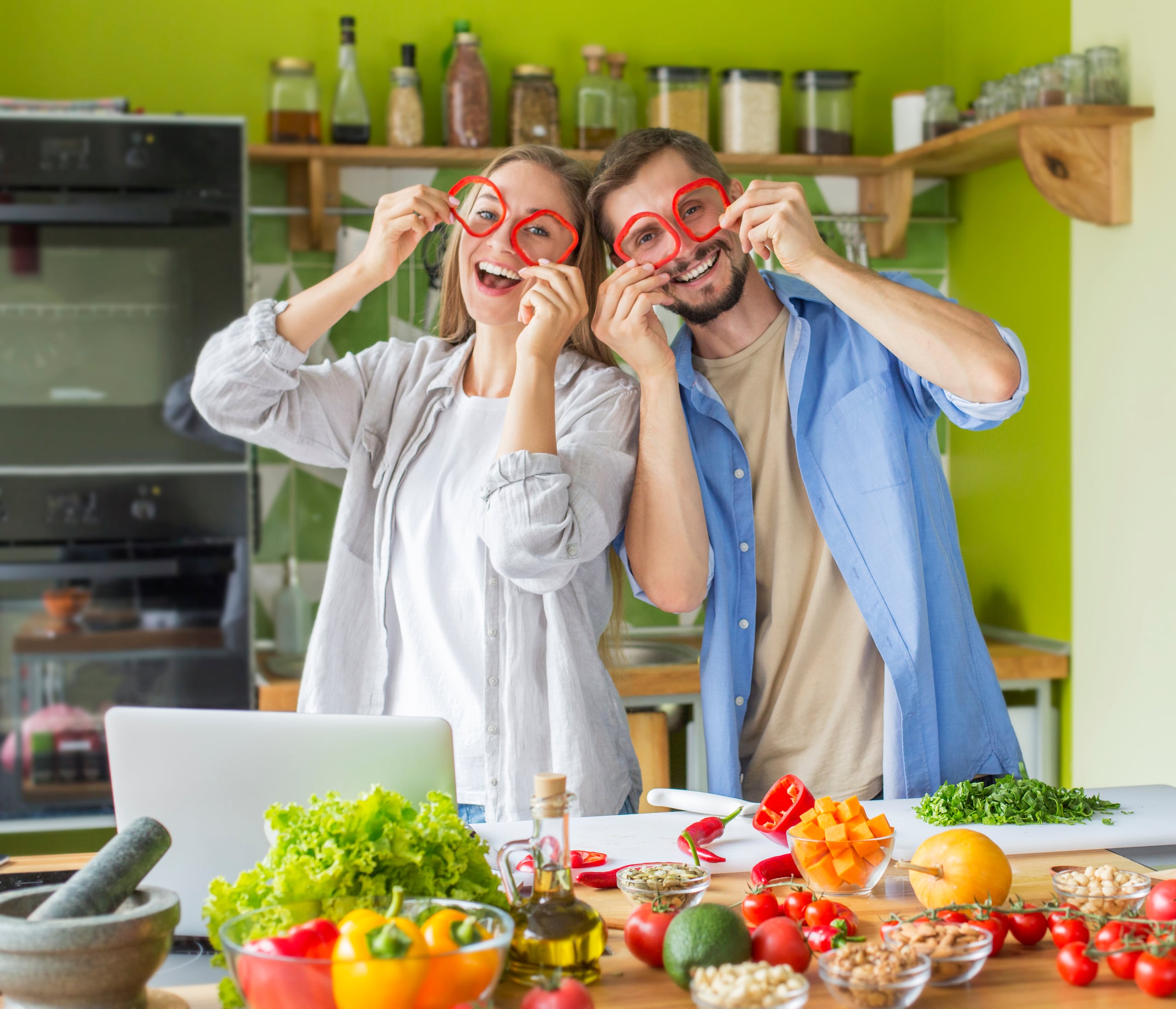 Los alimentos que consumimos influyen en la salud ocular, por eso la importancia de llevar una dieta variada y balanceada.