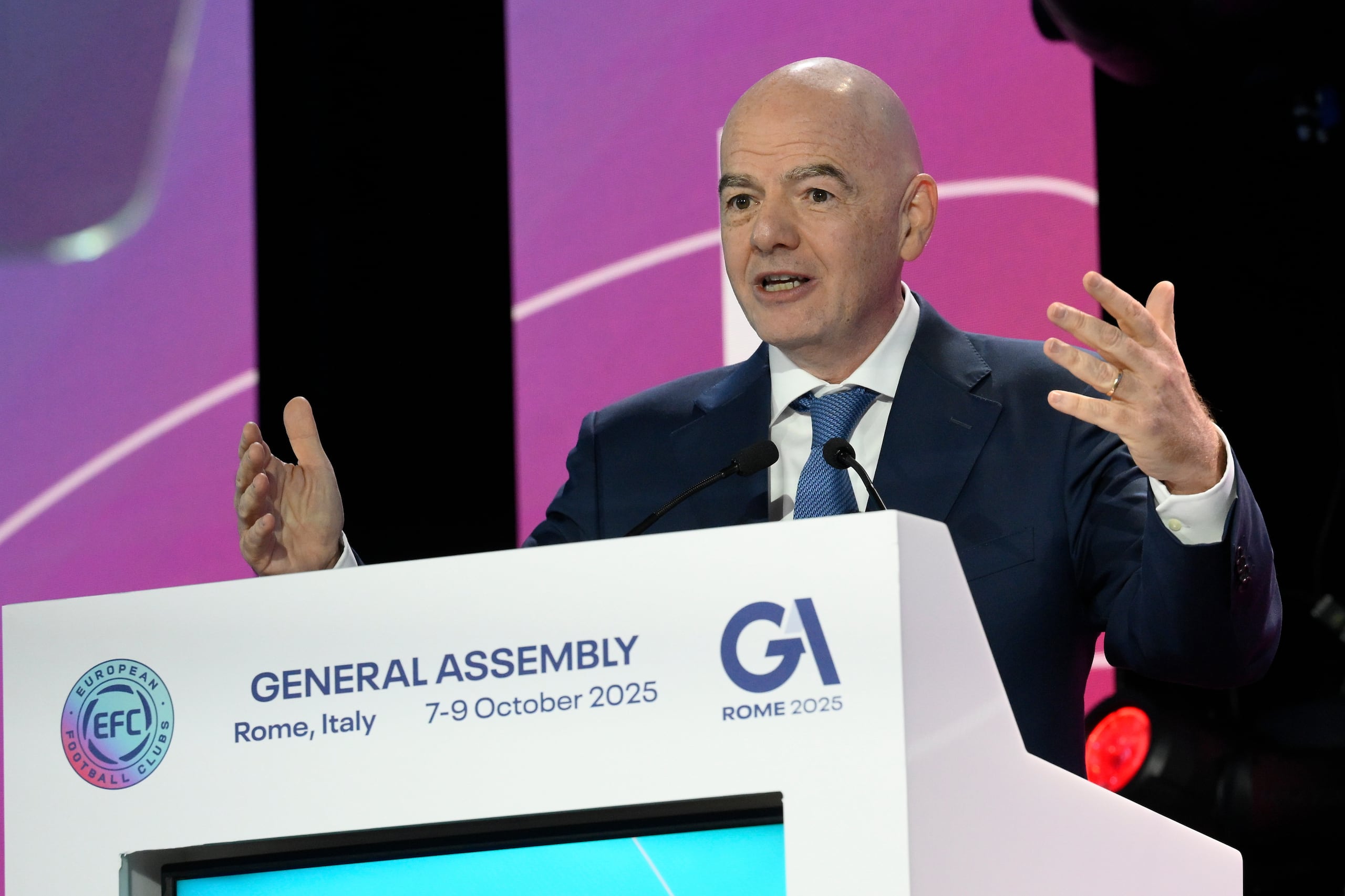 El presidente de la FIFA Gianni Infantino durante la asamblea general de clubes europeos de fútbol, el 9 de octubre de 2025, en Roma.