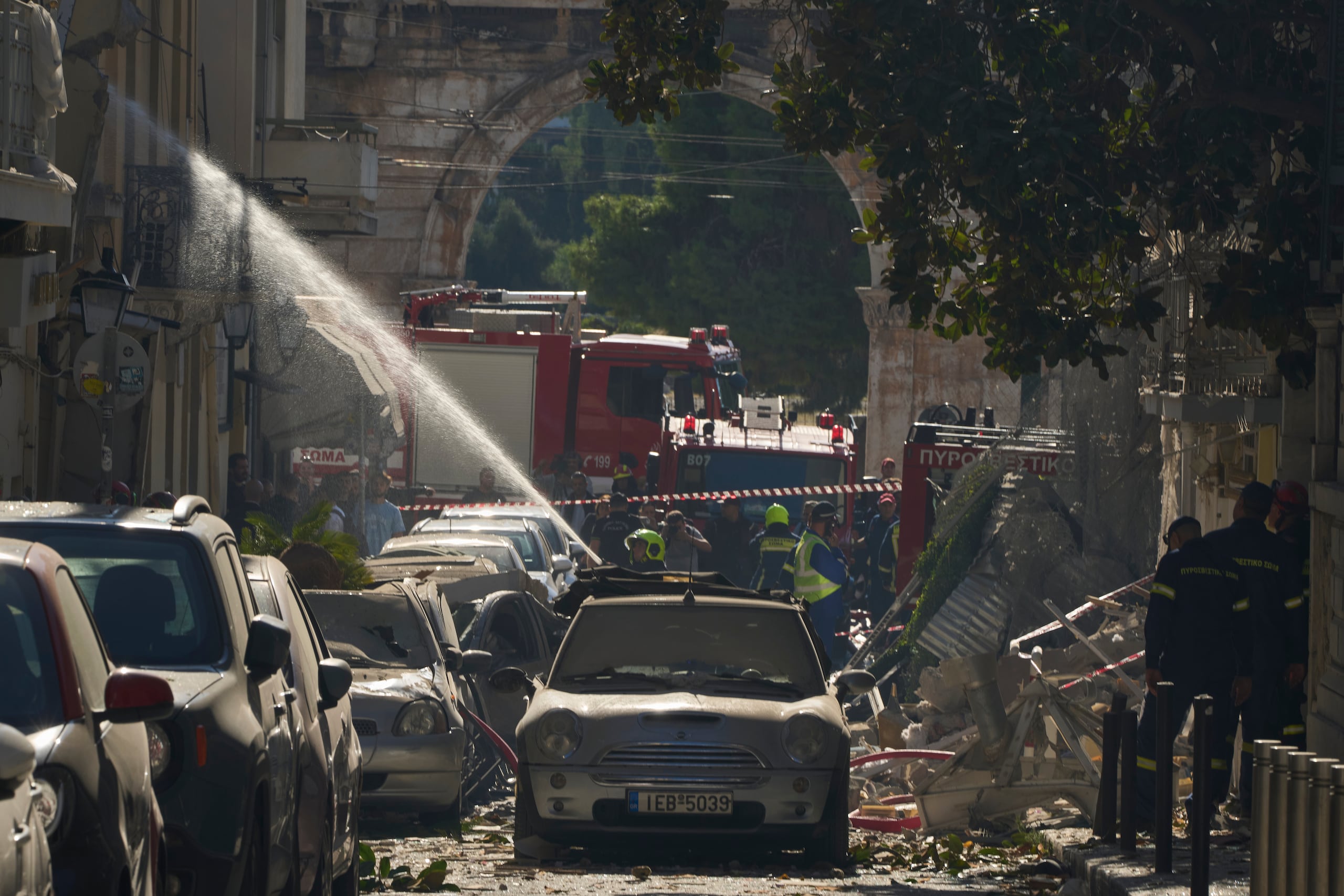 La causa de la explosión no estaba clara por el momento, pero la prensa local apuntó que se sospechaba de una fuga de gas.