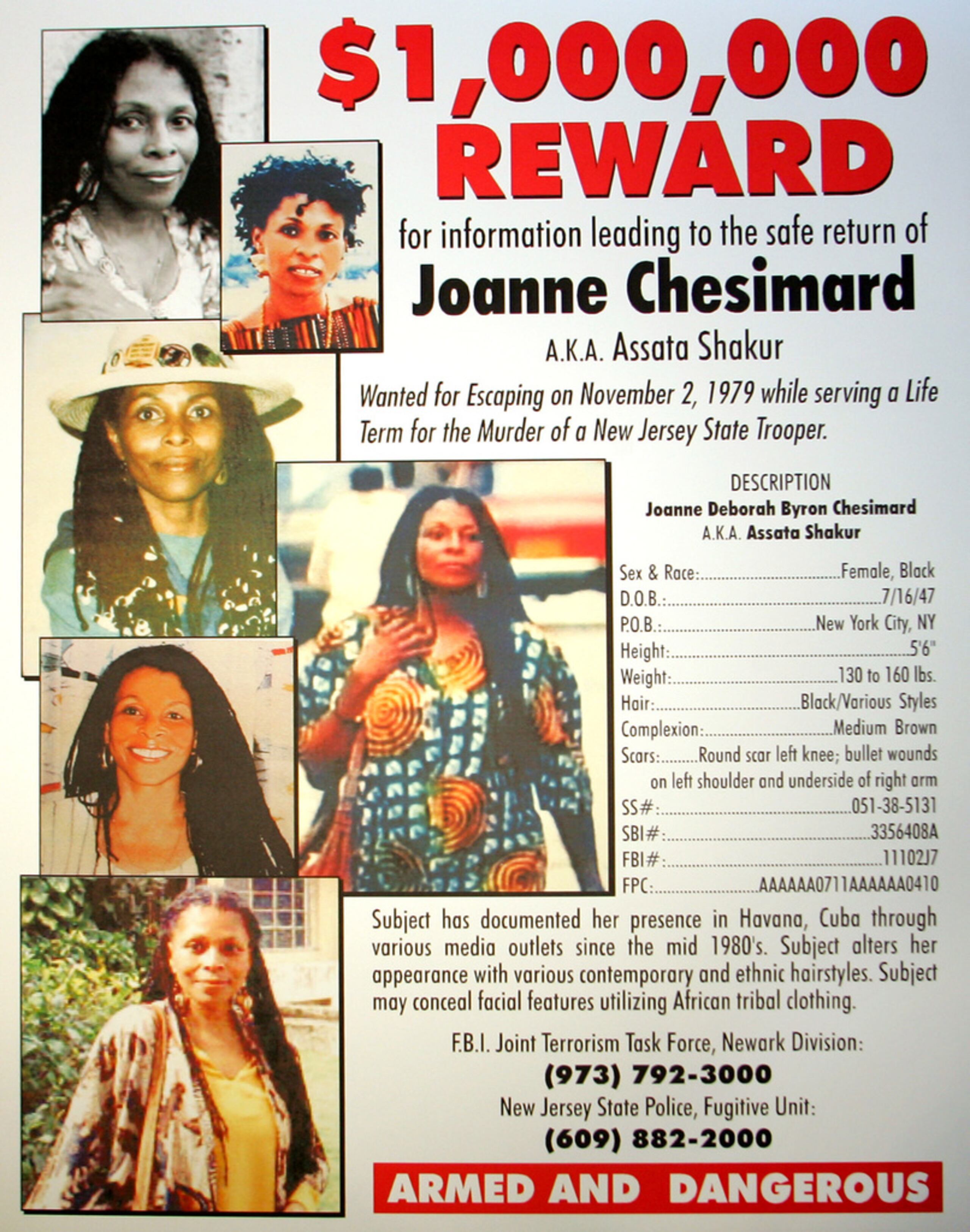 Foto del cartel de recompensa que anuncia la recompensa federal de $1 millón por la captura de la convicta Joanne Chesimard, en West Trenton, Nueva Jersey, el lunes 2 de mayo de 2005.