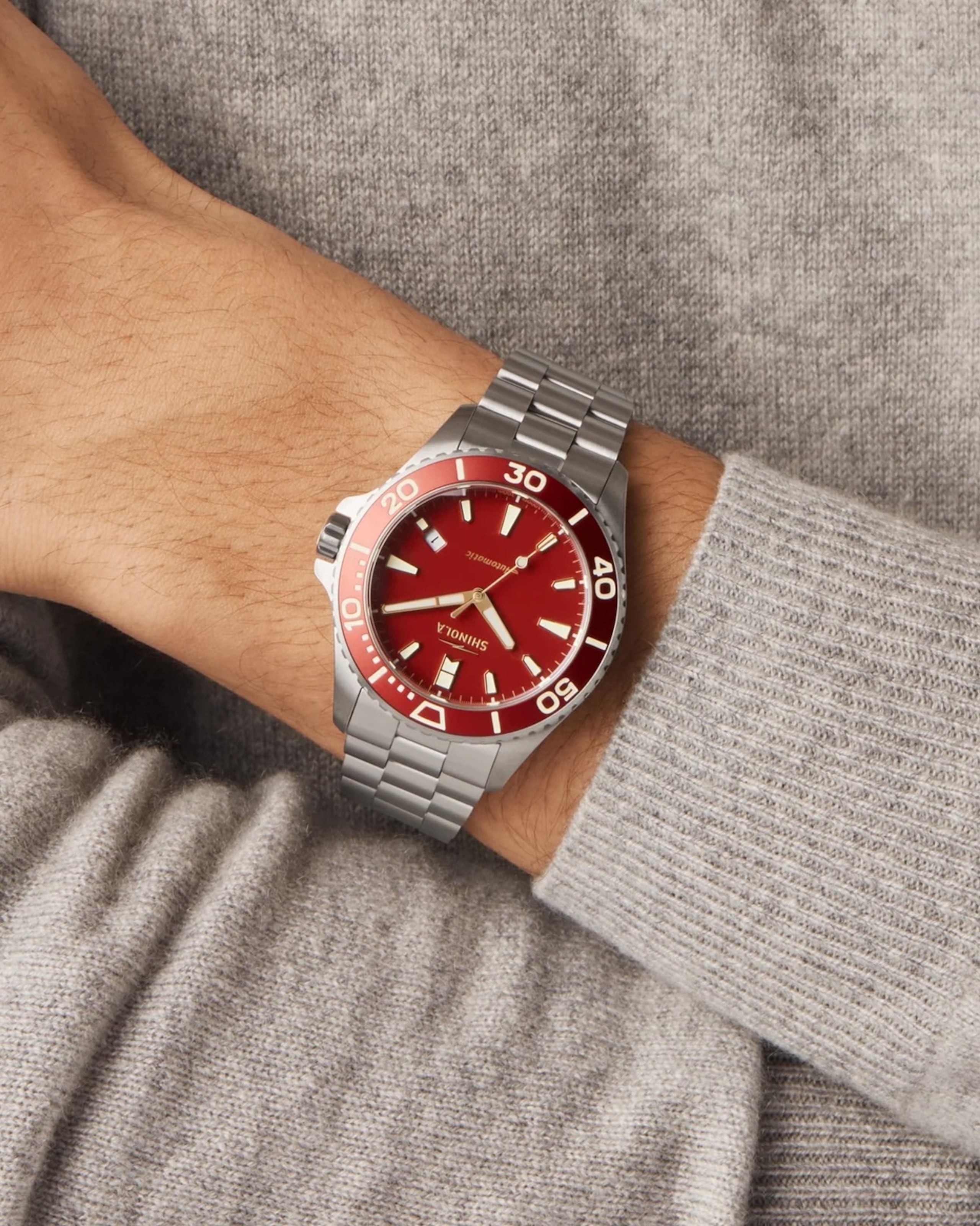 Reloj con estilo
No importa la edad del hombre, este reloj Shinola –disponible en Reinhold Men– es un accesorio que trasciende tendencias y celebra la artesanía. Los relojes Shinola destacan por su diseño cuidado y carácter atemporal.
