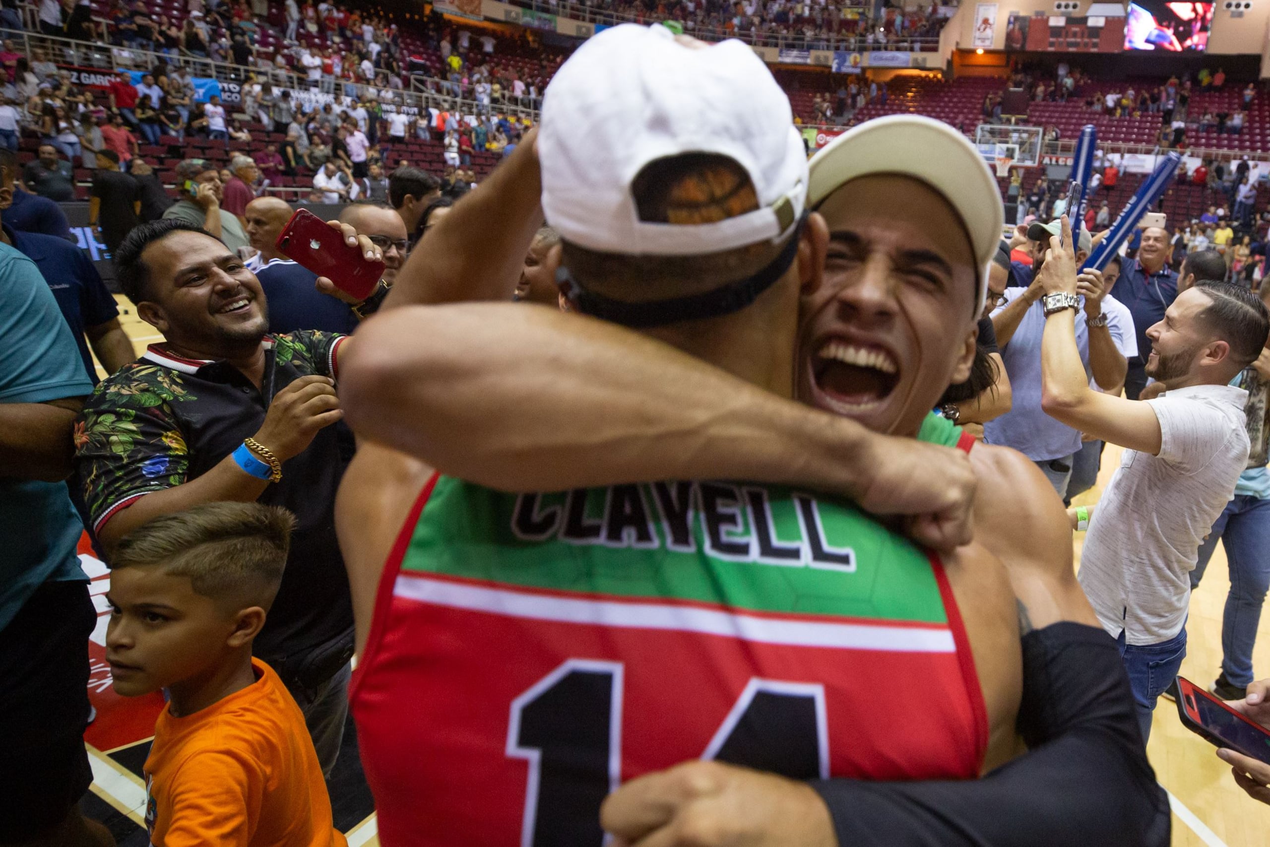 Los Santeros de Aguada lograron su primer campeonato del Baloncesto Superior Nacional (BSN) al vencer a los Leones de Ponce el 20 de julio en el sexto juego por marcador de 82-78 ante casa llena en el Auditorio Juan “Pachín” Vicens. (Jorge Ramírez Portela