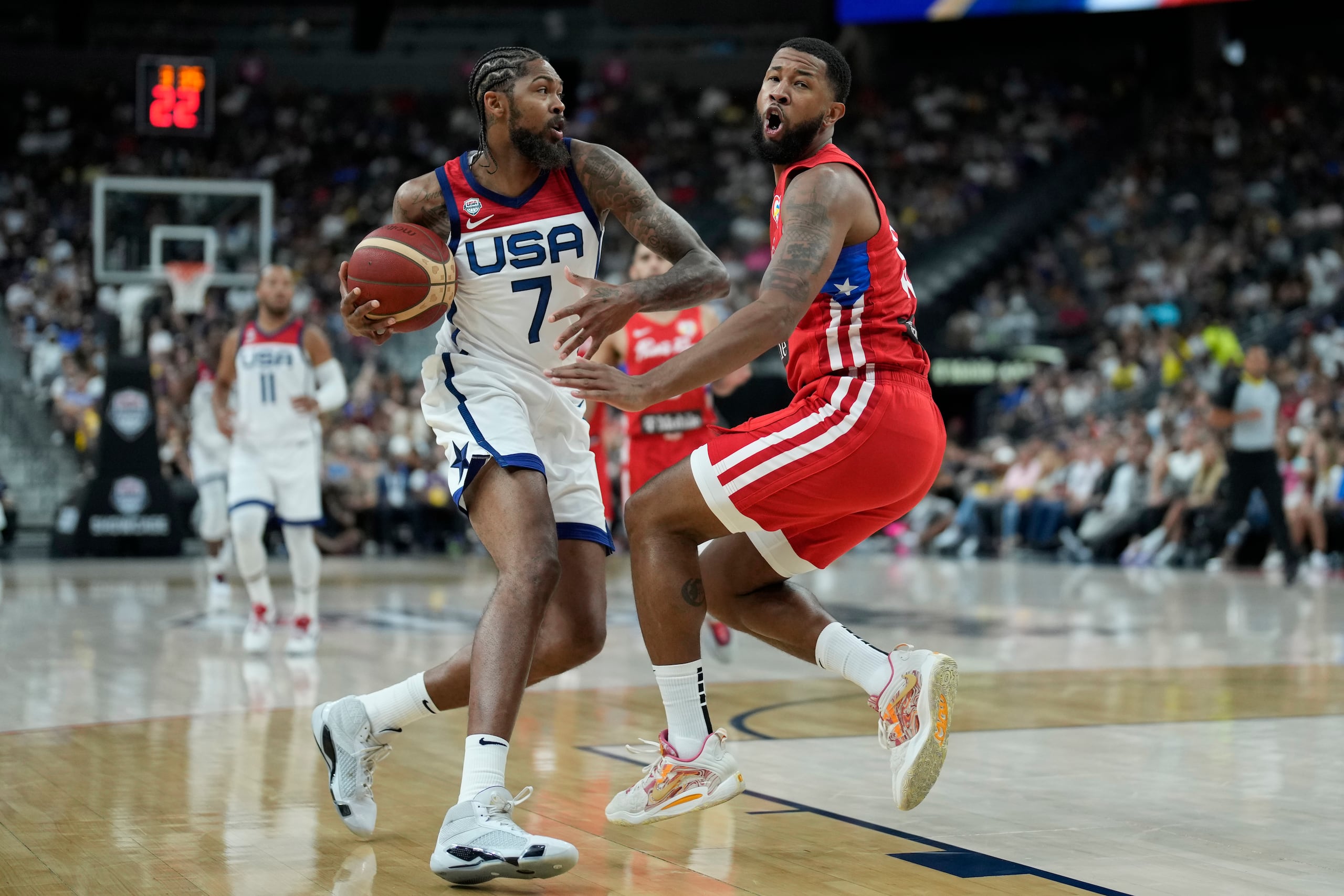 Brandon Ingram recibe una falta personal de Chris Ortiz.