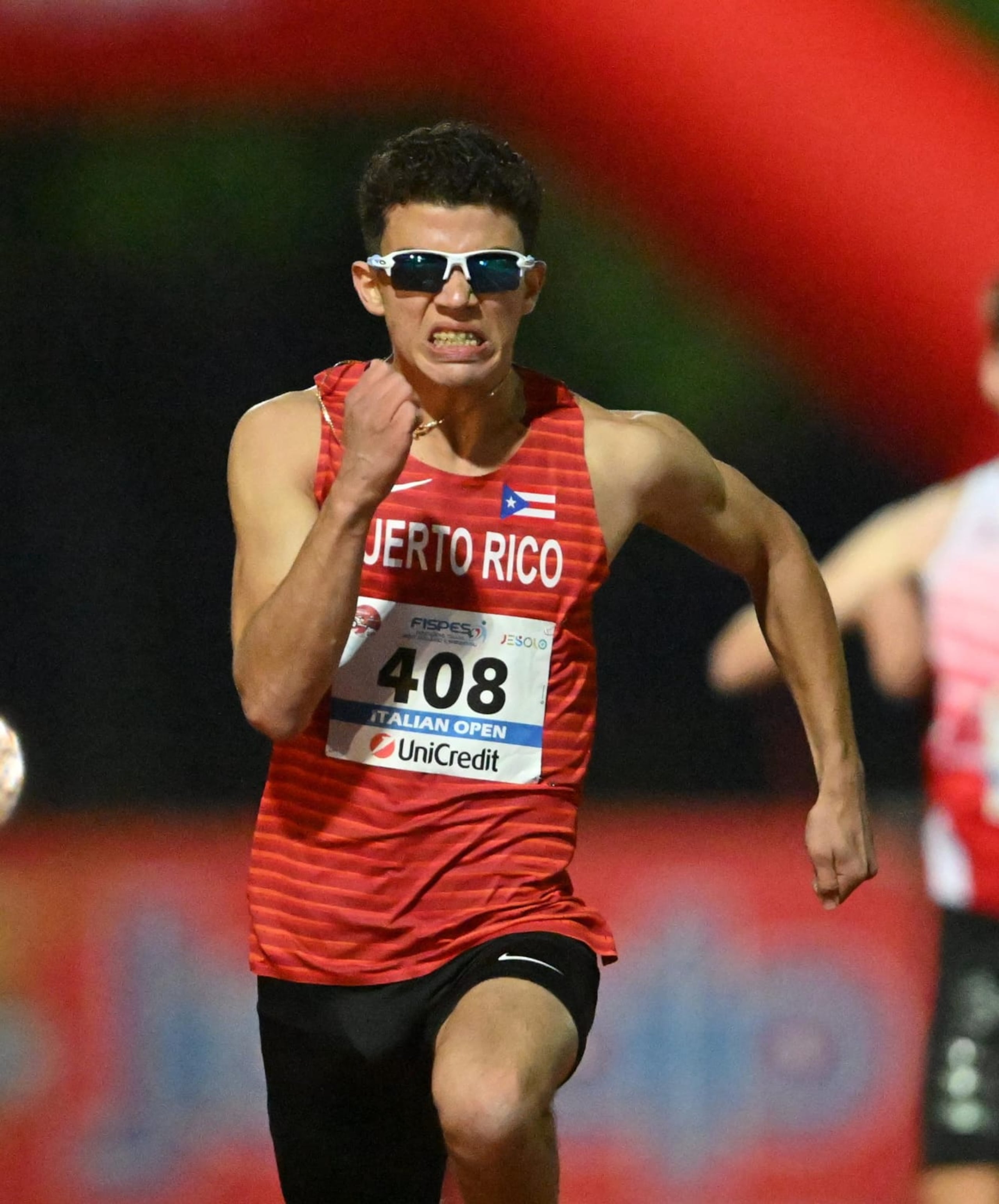 Jassiel Torres bracea fuerte en una de las pruebas de velocidad en las quevio acción en el Grand Prix de Jesolo, Italia.