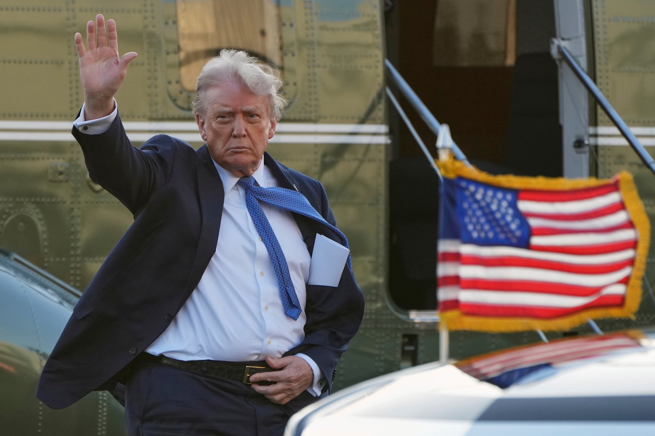 La aprobación de la gestión presidencial de Trump, que asumió el gobierno con las cifras más altas en las encuestas de su carrera política, ha bajado 4 puntos desde marzo y 7 puntos menos que a finales de febrero.