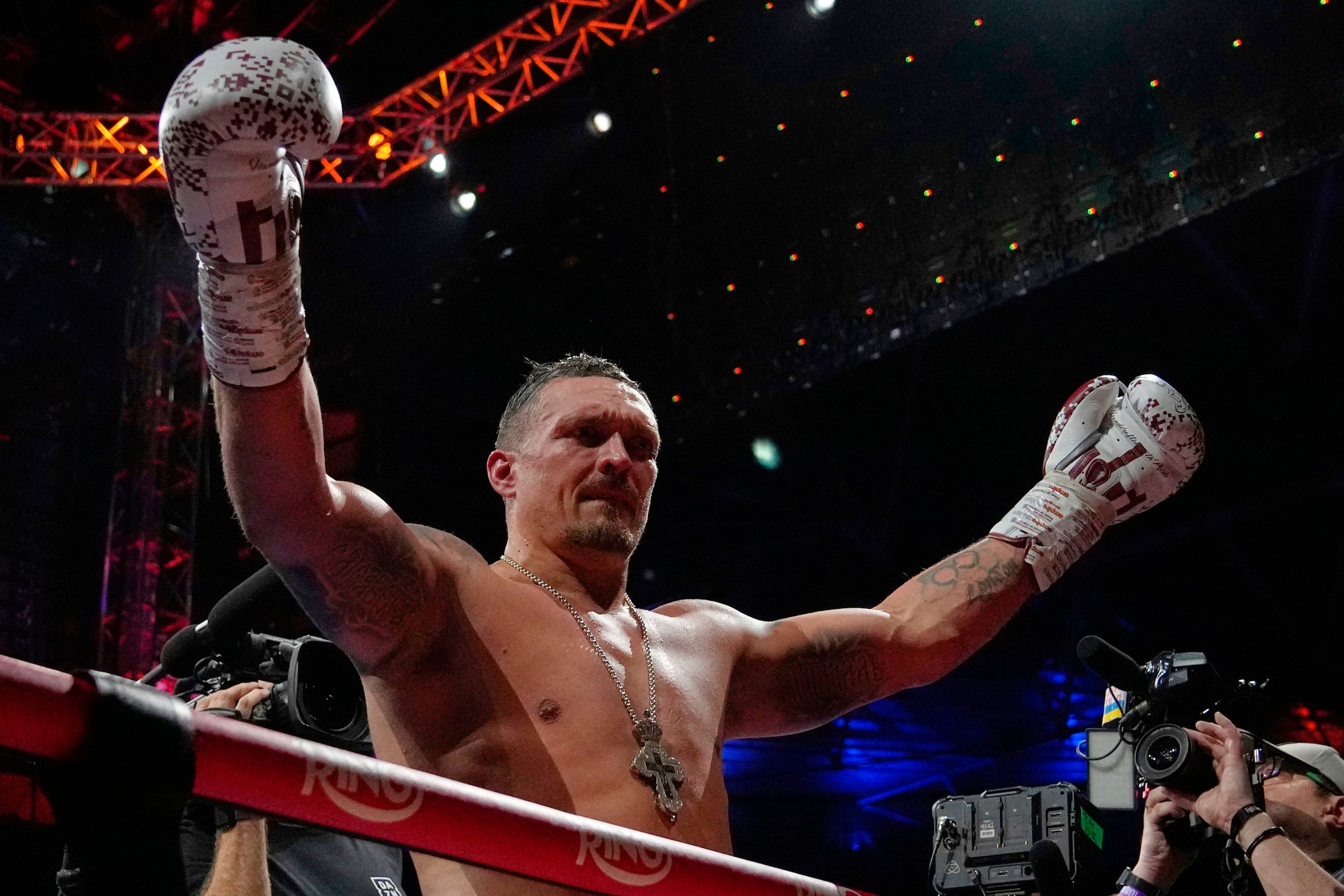 Oleksandr Usyk aparece en esta foto de archivo tras derrotar a Daniel Dubois en una pelea de pesos pesados, el 19 de julio de 2025, en Londres.