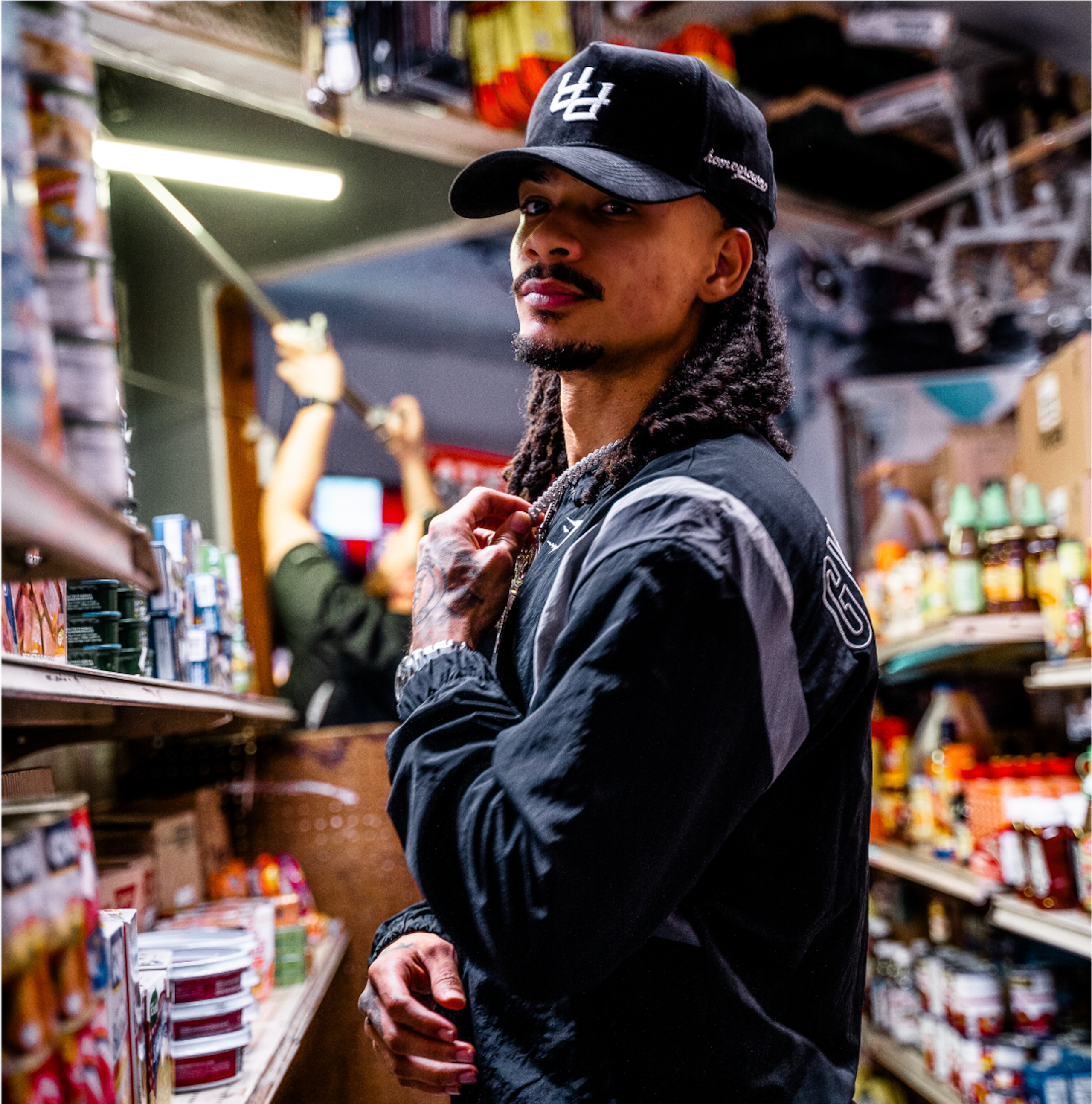 El tema y el video musical de “Cacerola” están disponibles en las principales plataformas digitales de música.