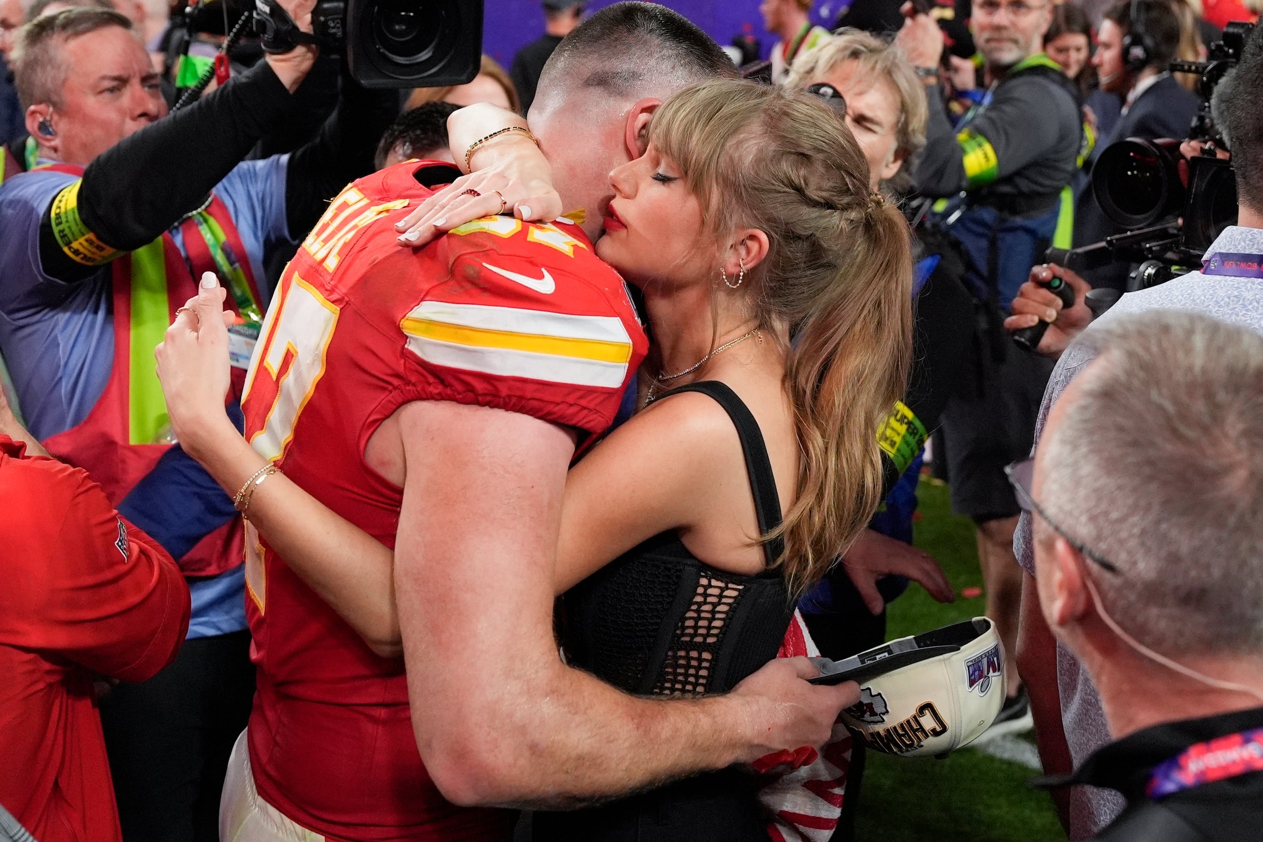 Desde que inició el pasado 16 de febrero su ‘Eras Tour’ en Melbourne, Swift ha causado revuelo entre sus miles de admiradores, generado una venta frenética de artículos y motivado la creación de varios murales con su imagen alrededor del país oceánico.