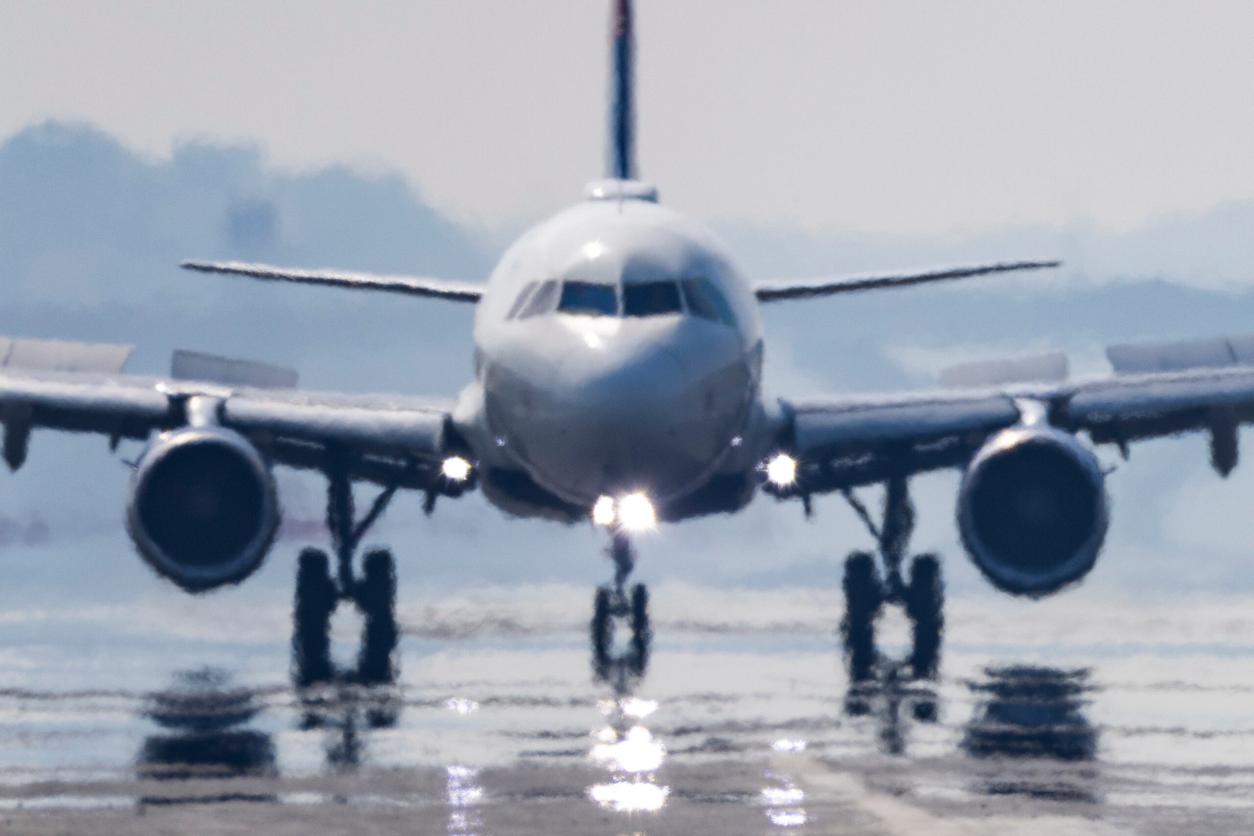 En el 2023, el FBI investigó 96 casos de personas violadas en un avión.