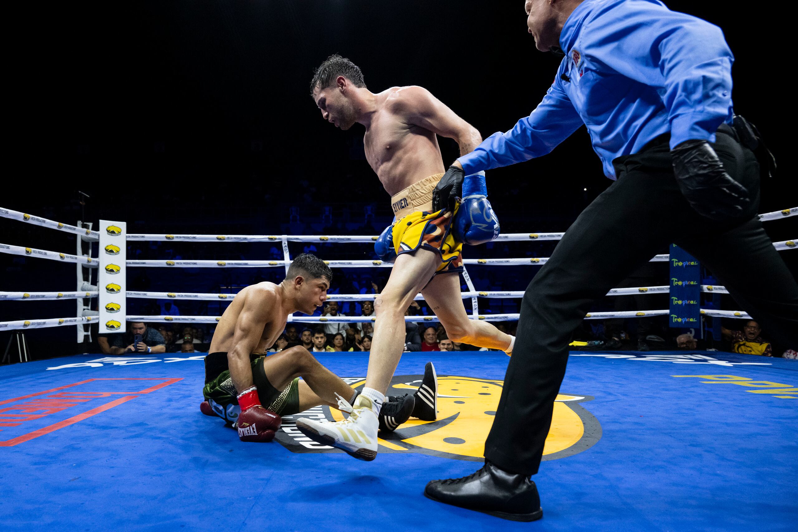 Jeyvier Cintrón tumbó a Rashib Martínez en el primero y décimo asalto.