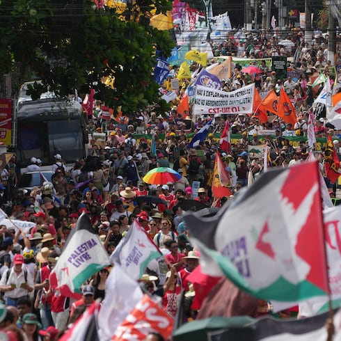 FOTOS: Cientos en Brasil exigen decisiones “más humanizadas” para atender la crisis climática