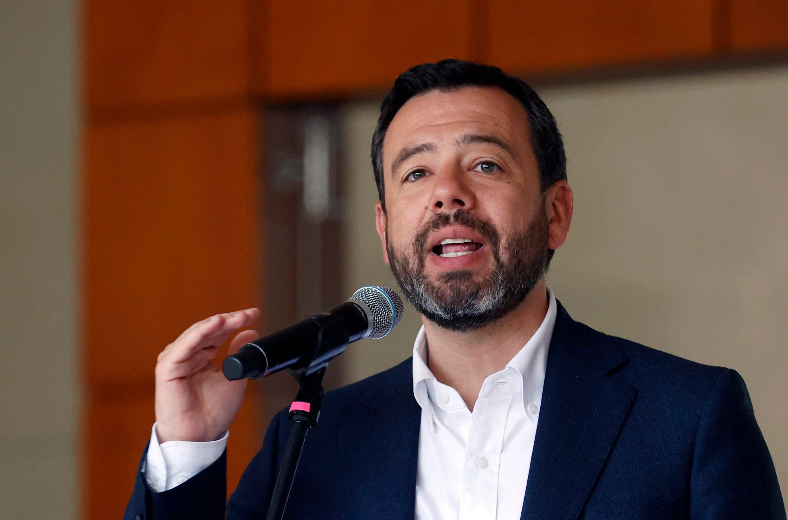 Las fotos del alcalde de Bogotá y de la fiscal general fueron halladas en el celular del menor que participó en el atentado contra un candidato presidencial hace dos semanas.