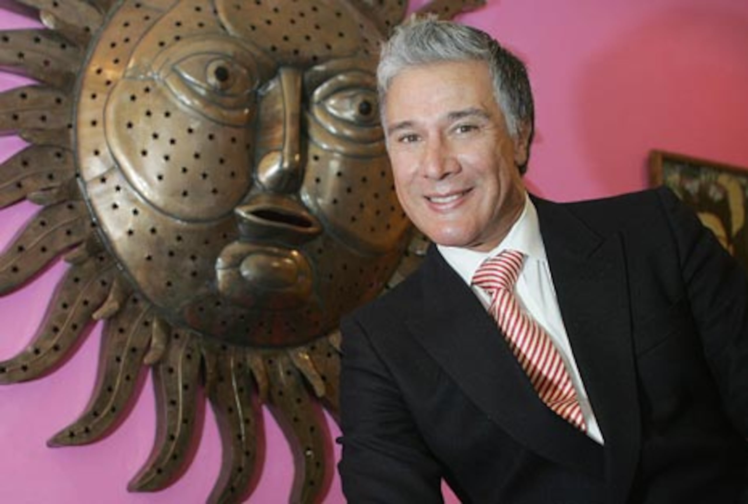 Fernando Allende presentó su más reciente producción musical que es un compedio de sus éxitos. (Para Primera Hora / Israel González)