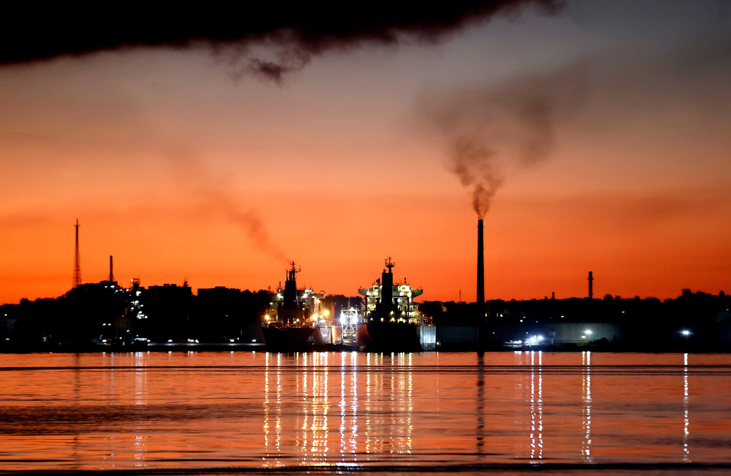 La falta de combustible en Cuba se ha traducido en prolongados apagones diarios y en la paralización casi total de la economía.