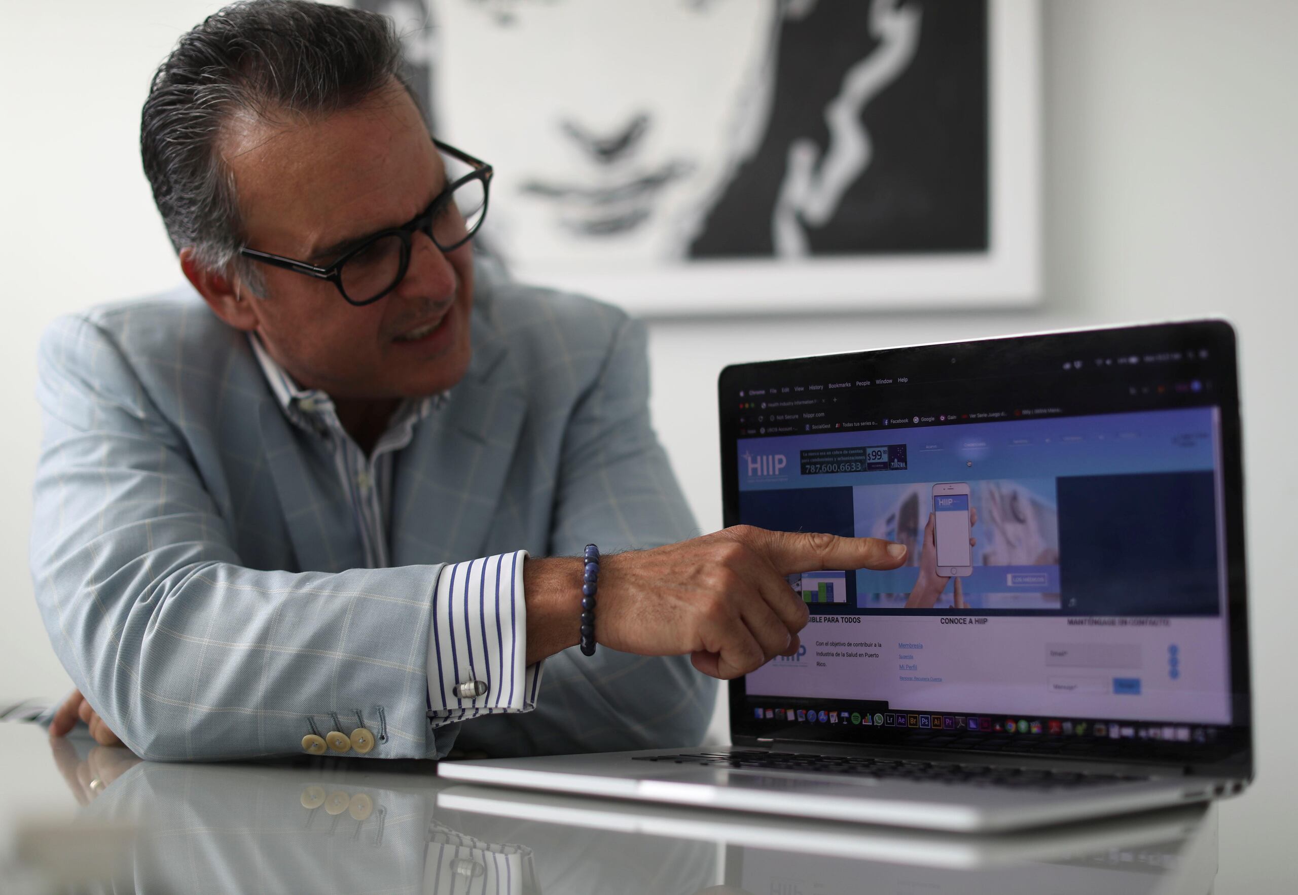 Salvador Rovira, presidente de RR Group, conglomerado que creó HIIP, herramienta que facilita la renovación de credenciales a los médicos y le provee diversidad de servicios.