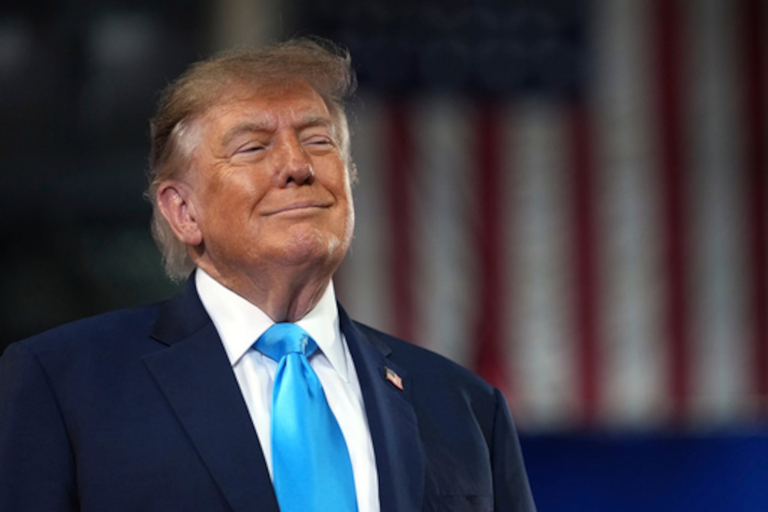 El presidente Donald Trump llega para intervenir en un mitin de campaña en el Truist Arena de la Universidad del Norte de Kentucky, el sábado 17 de octubre de 2026, en Highland Heights, Kentucky. (Foto AP/Mark Schiefelbein)