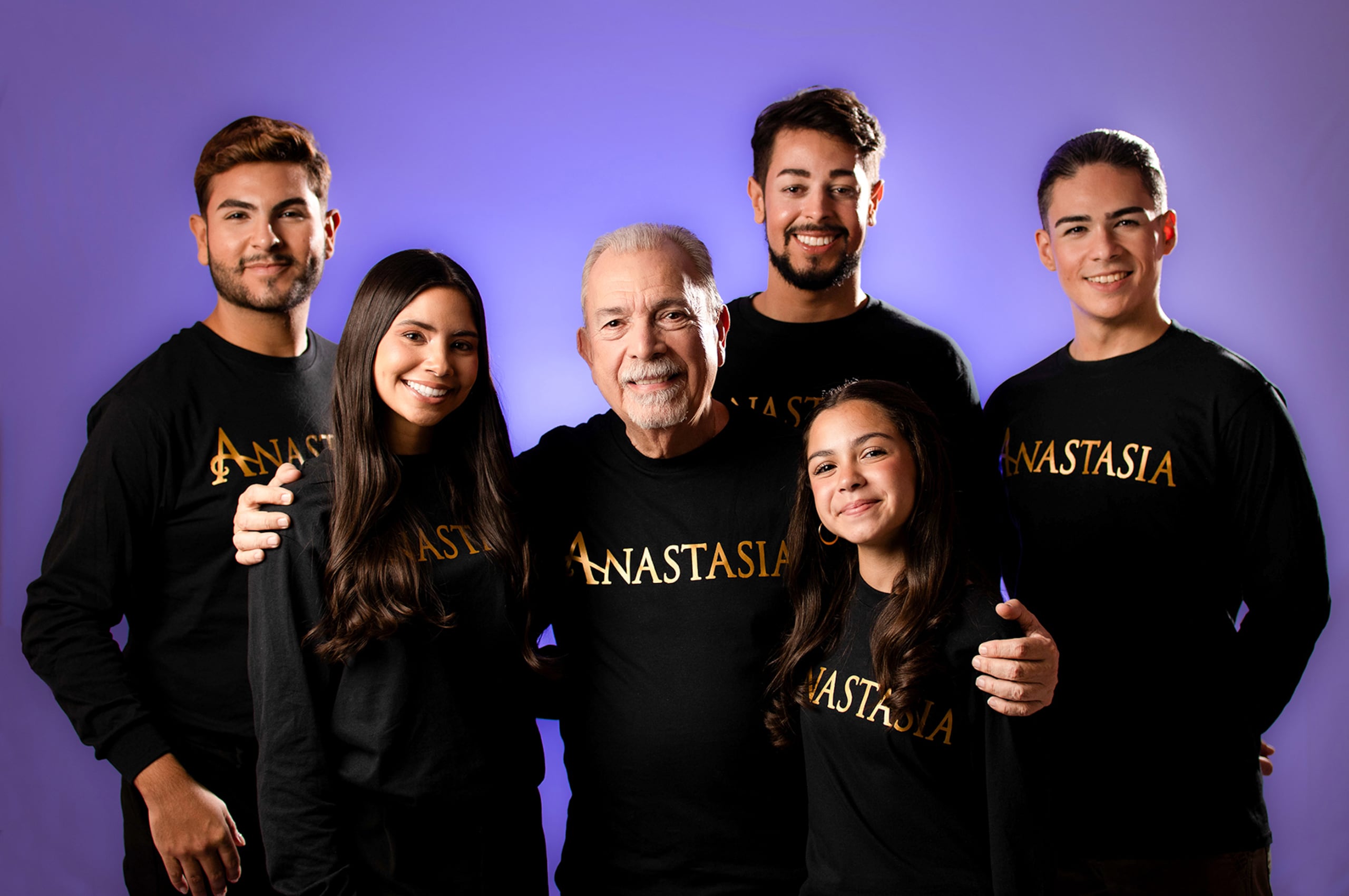 El monseñor William Peña regresa a la carga para llevar el icónico musical de Anastasia a tierra puertorriqueña.