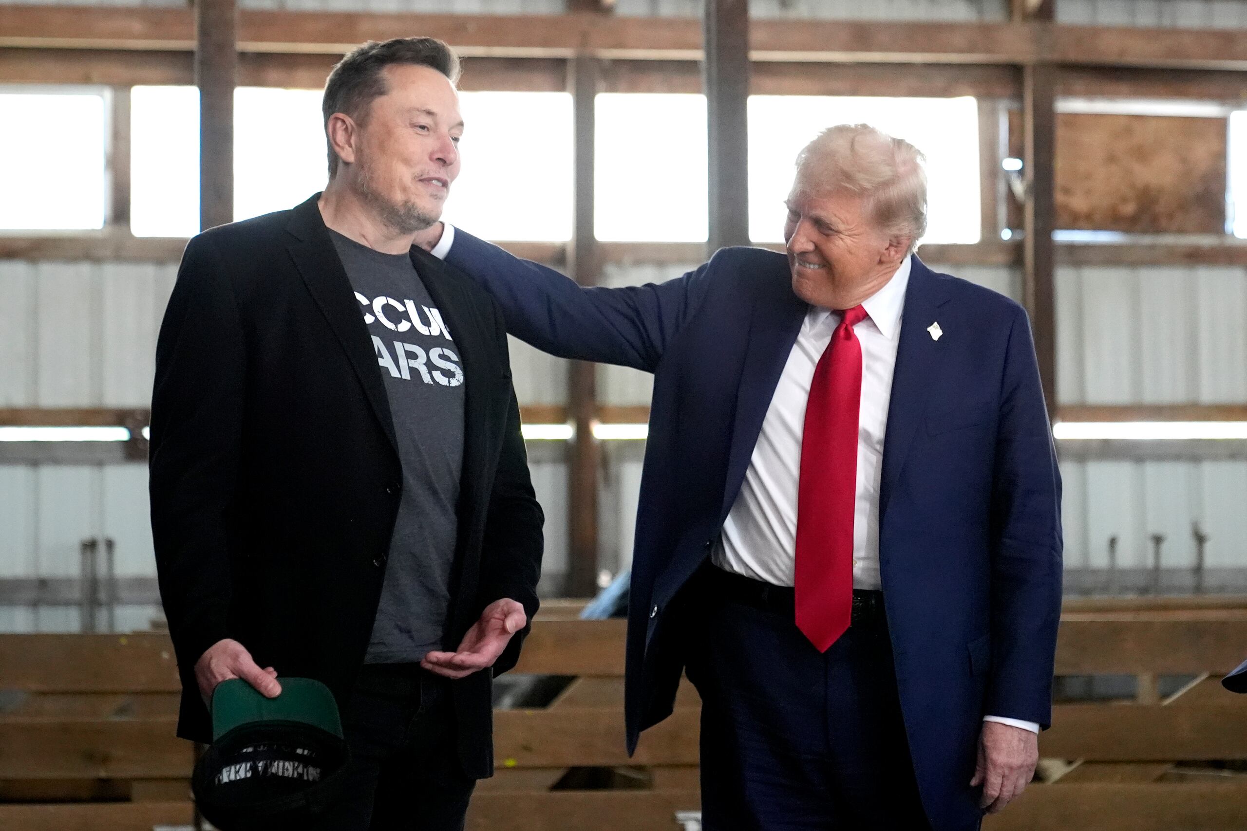 El CEO de Tesla y SpaceX, Elon Musk, y el presidente, Donald Trump.