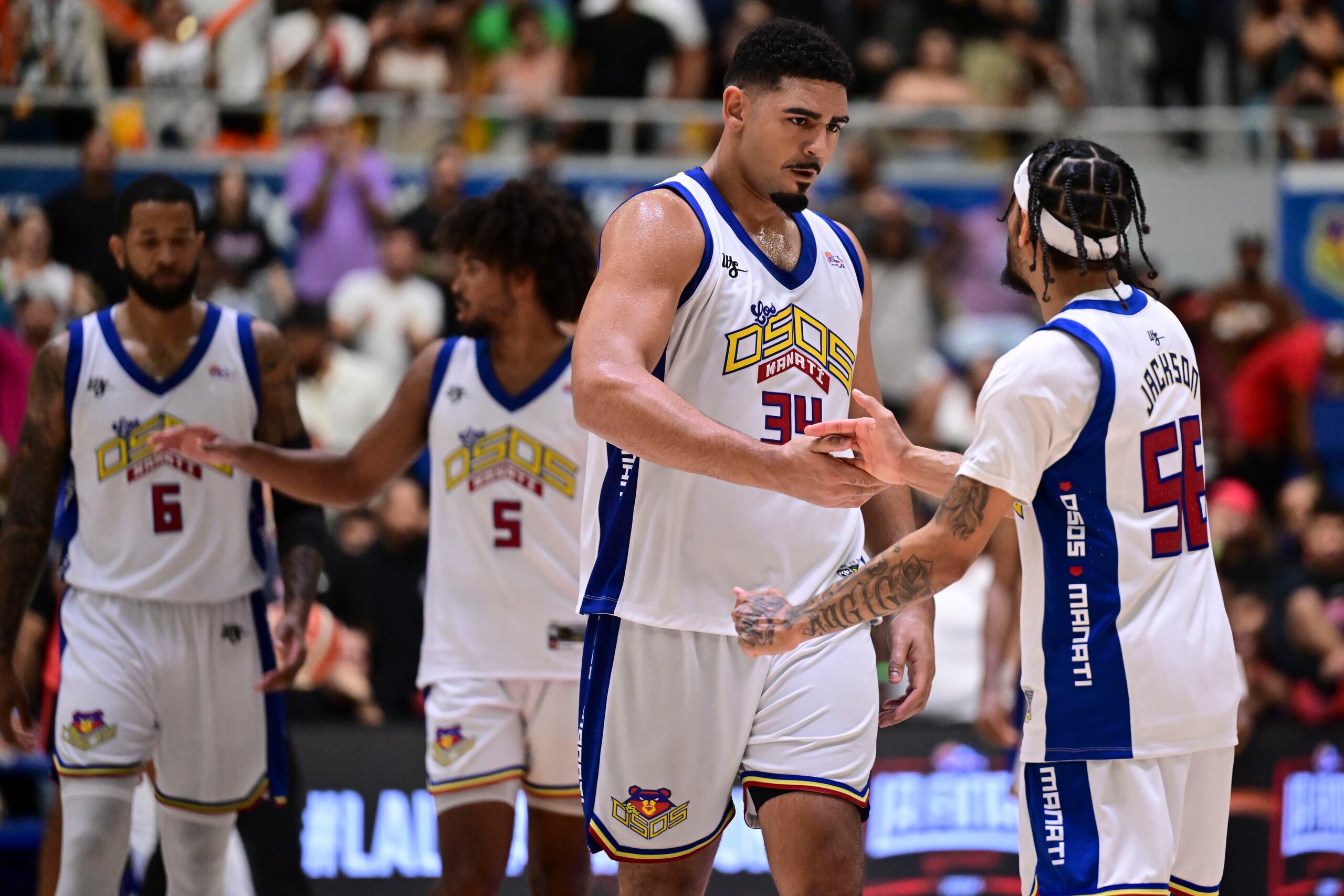 De izquierda a derecha: Chris Ortiz, Ethan Thompson, Tyler Davis y Jhivvan Jackson.